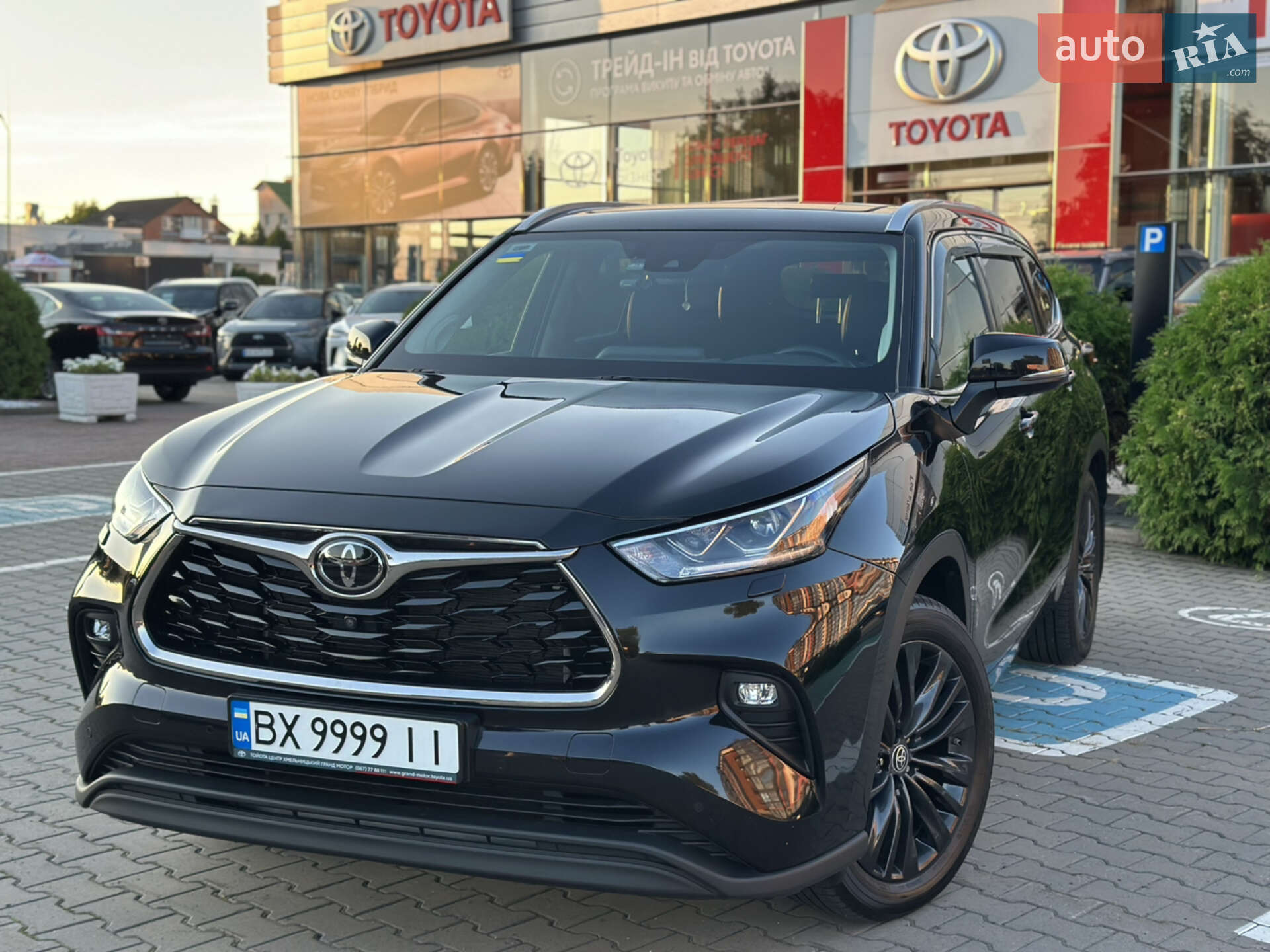 Головне фото звіту автомобіля TOYOTA HIGHLANDER 2022