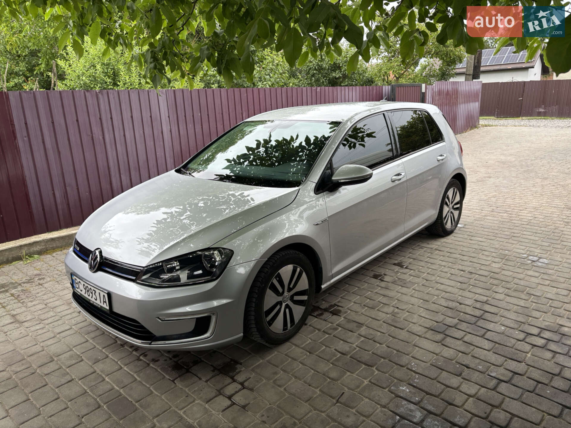 VOLKSWAGEN E-GOLF 2015