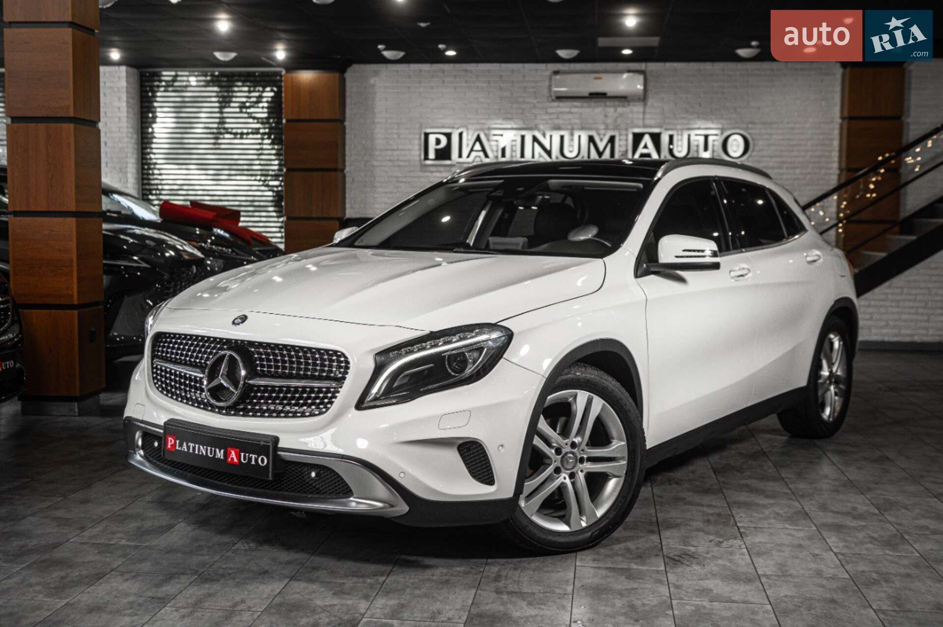MERCEDES-BENZ GLA 200 2016