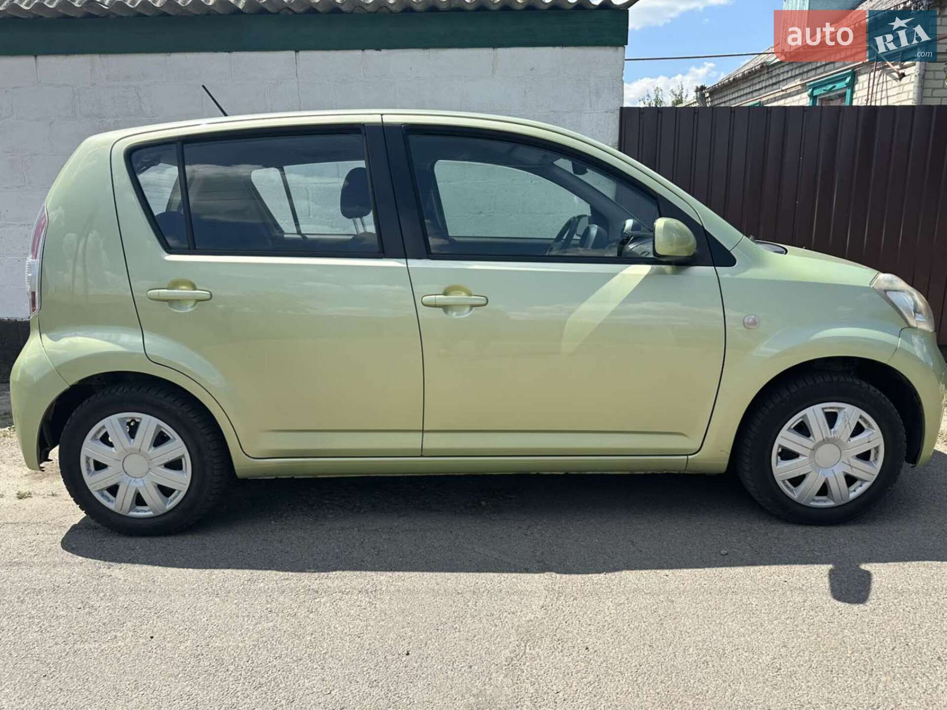 DAIHATSU SIRION 2004