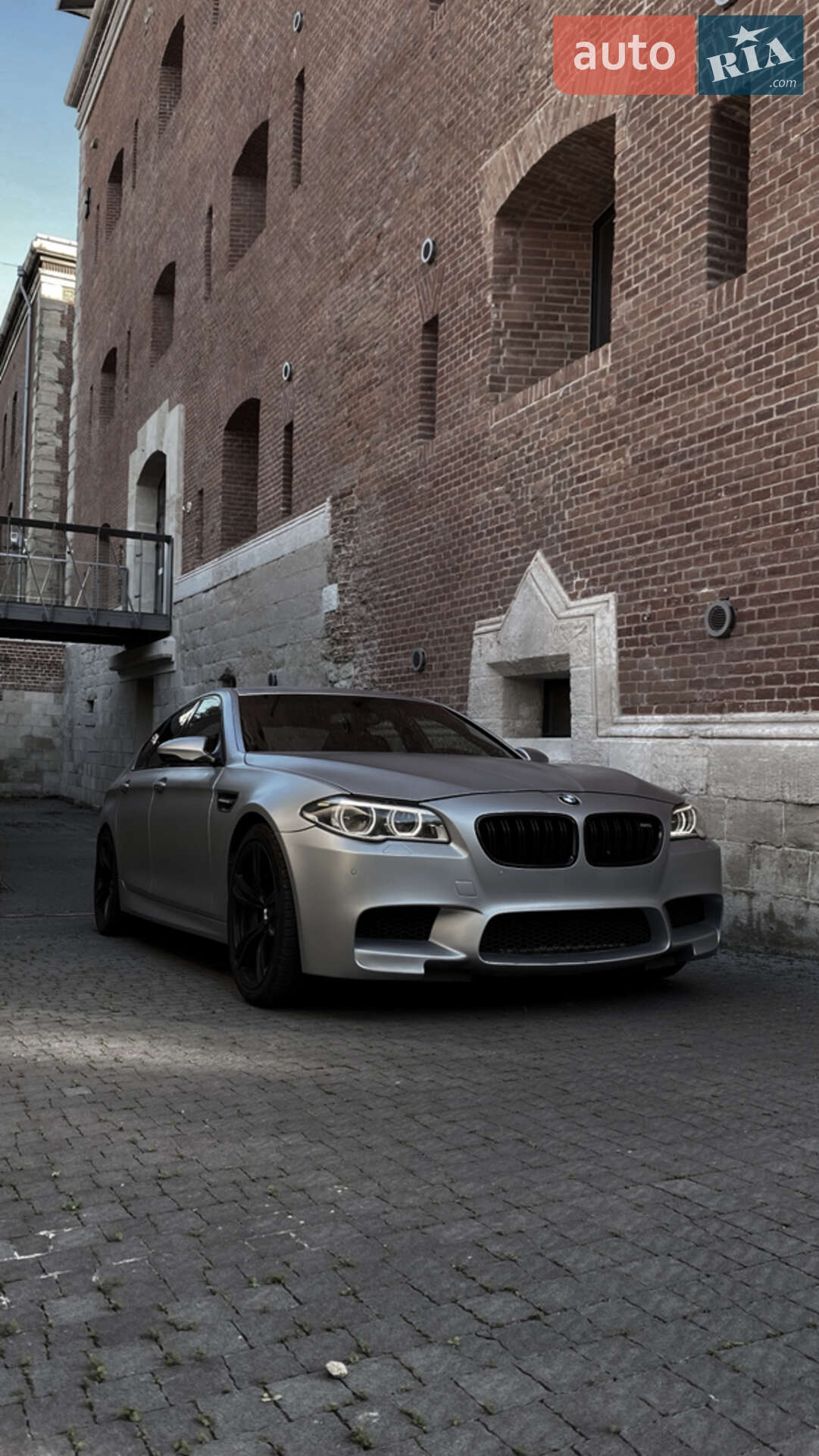 BMW M5 2011