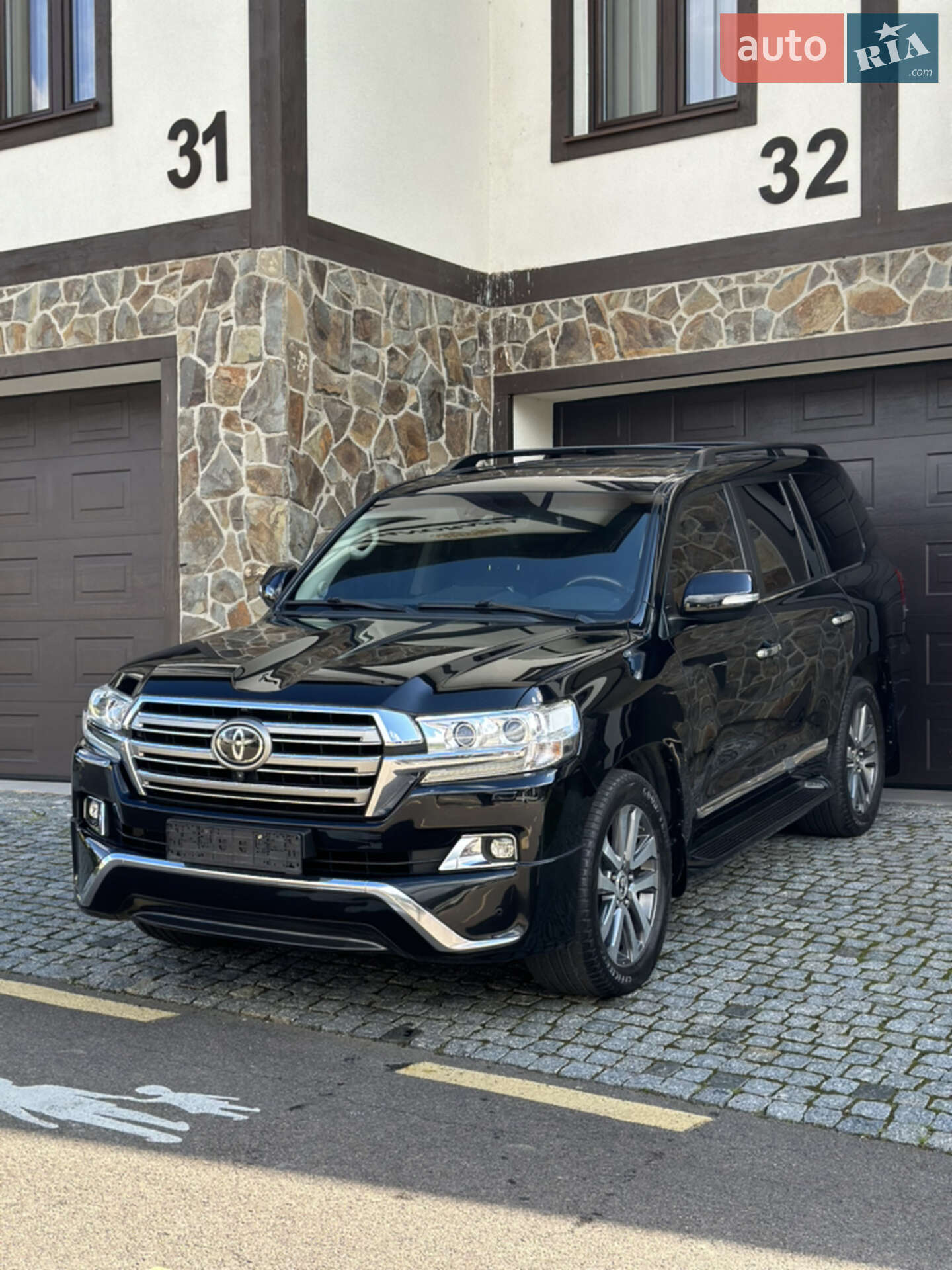TOYOTA LAND CRUISER 200
