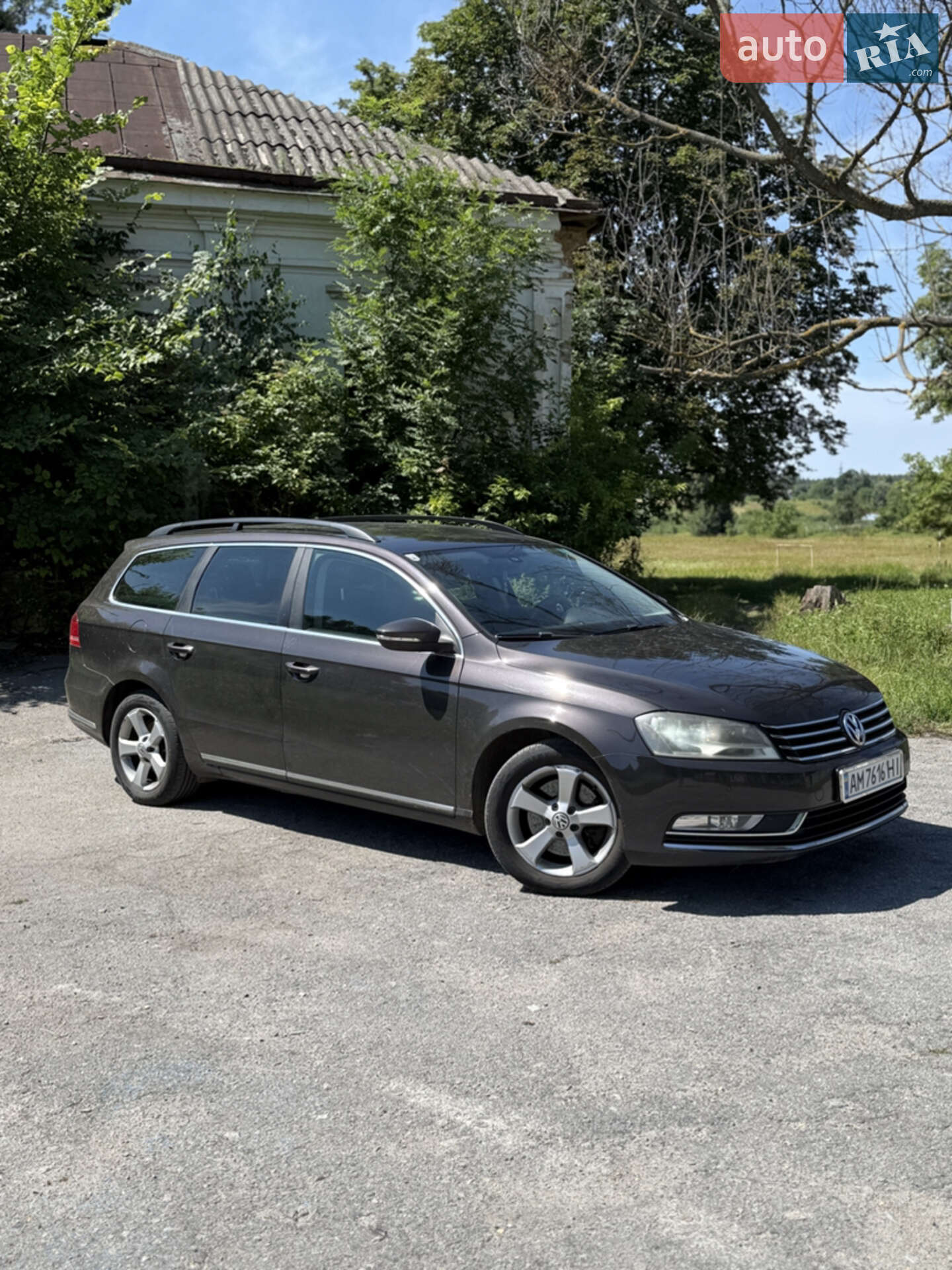 VOLKSWAGEN PASSAT 2011