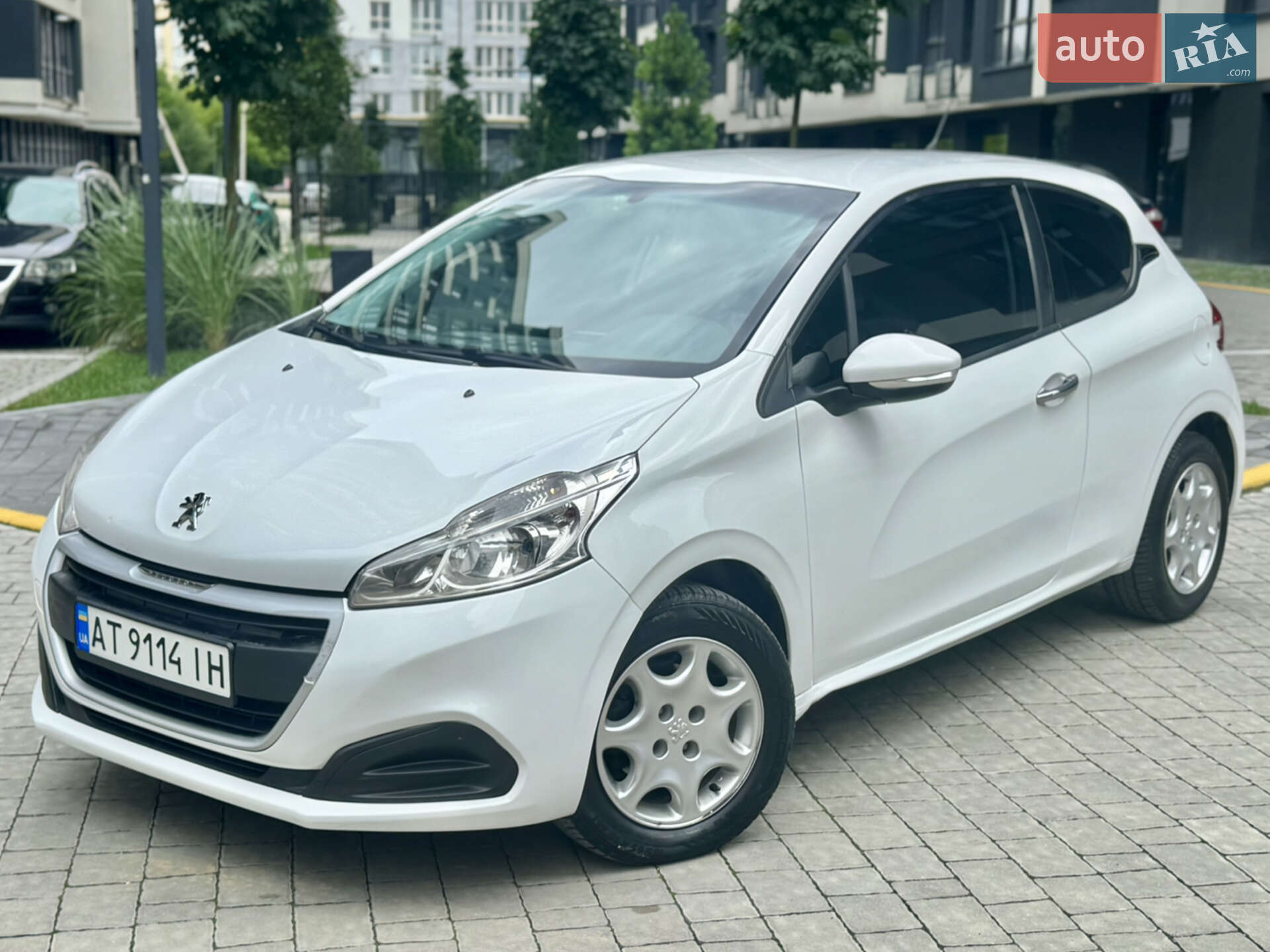 PEUGEOT 208 2016