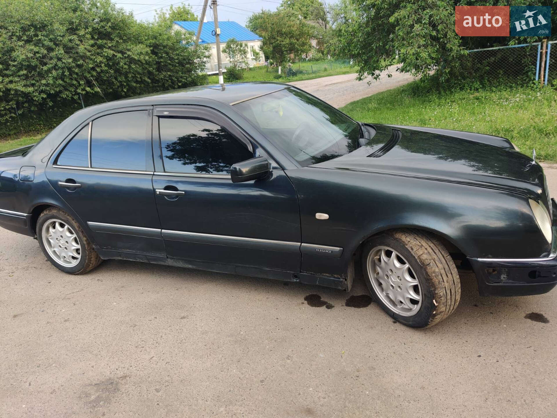 Головне фото звіту автомобіля MERCEDES-BENZ E 220 1996