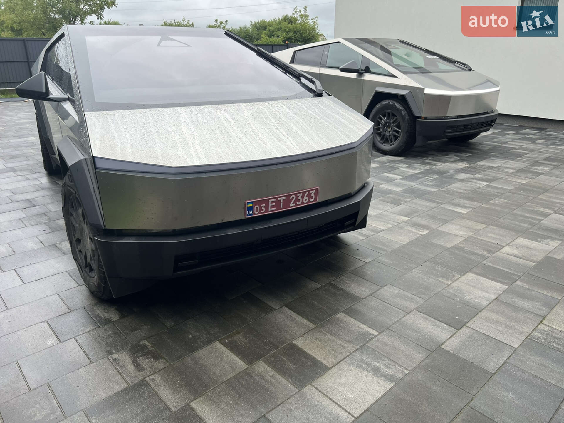 TESLA CYBERTRUCK 2024