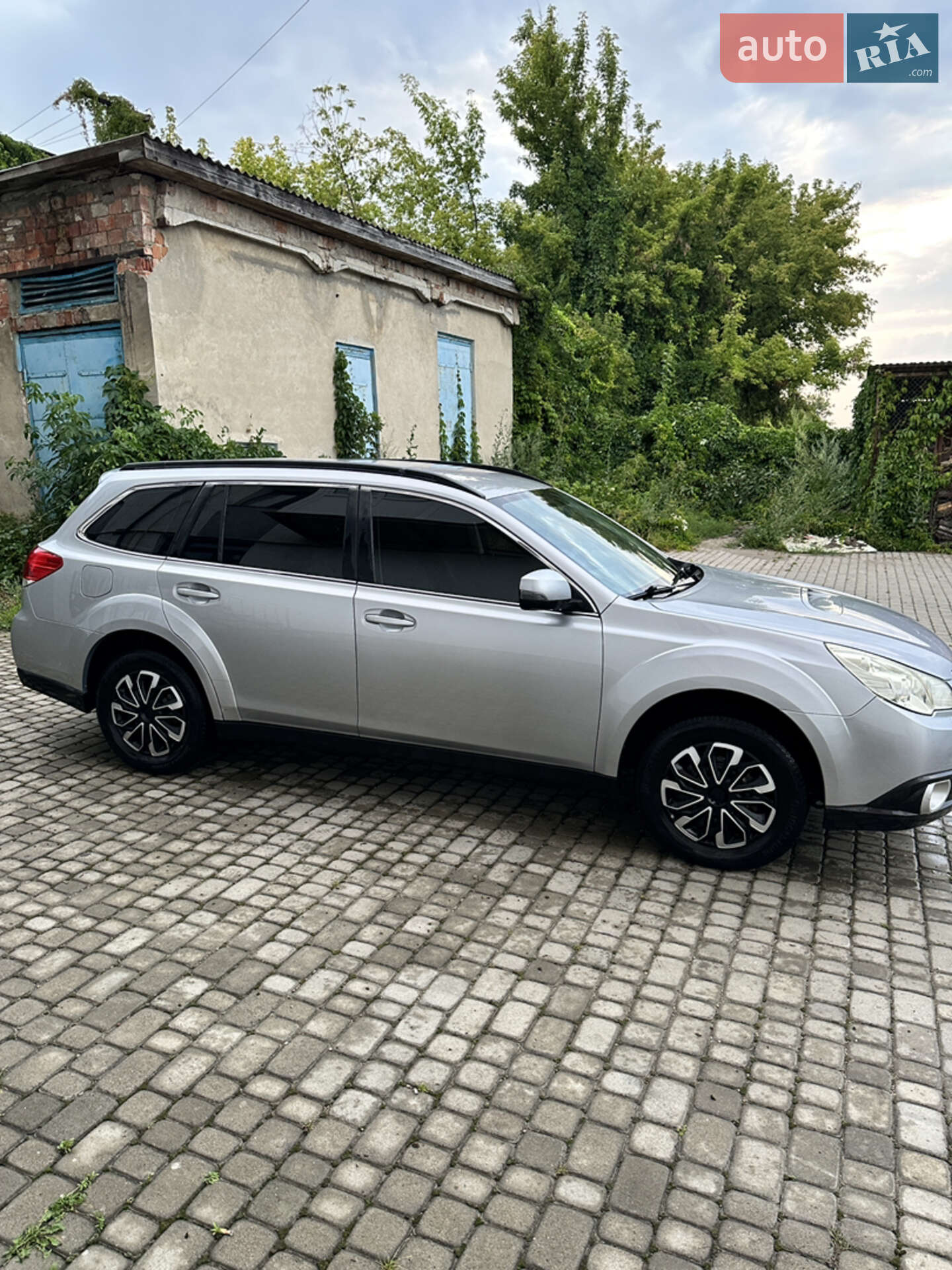 SUBARU OUTBACK 2012
