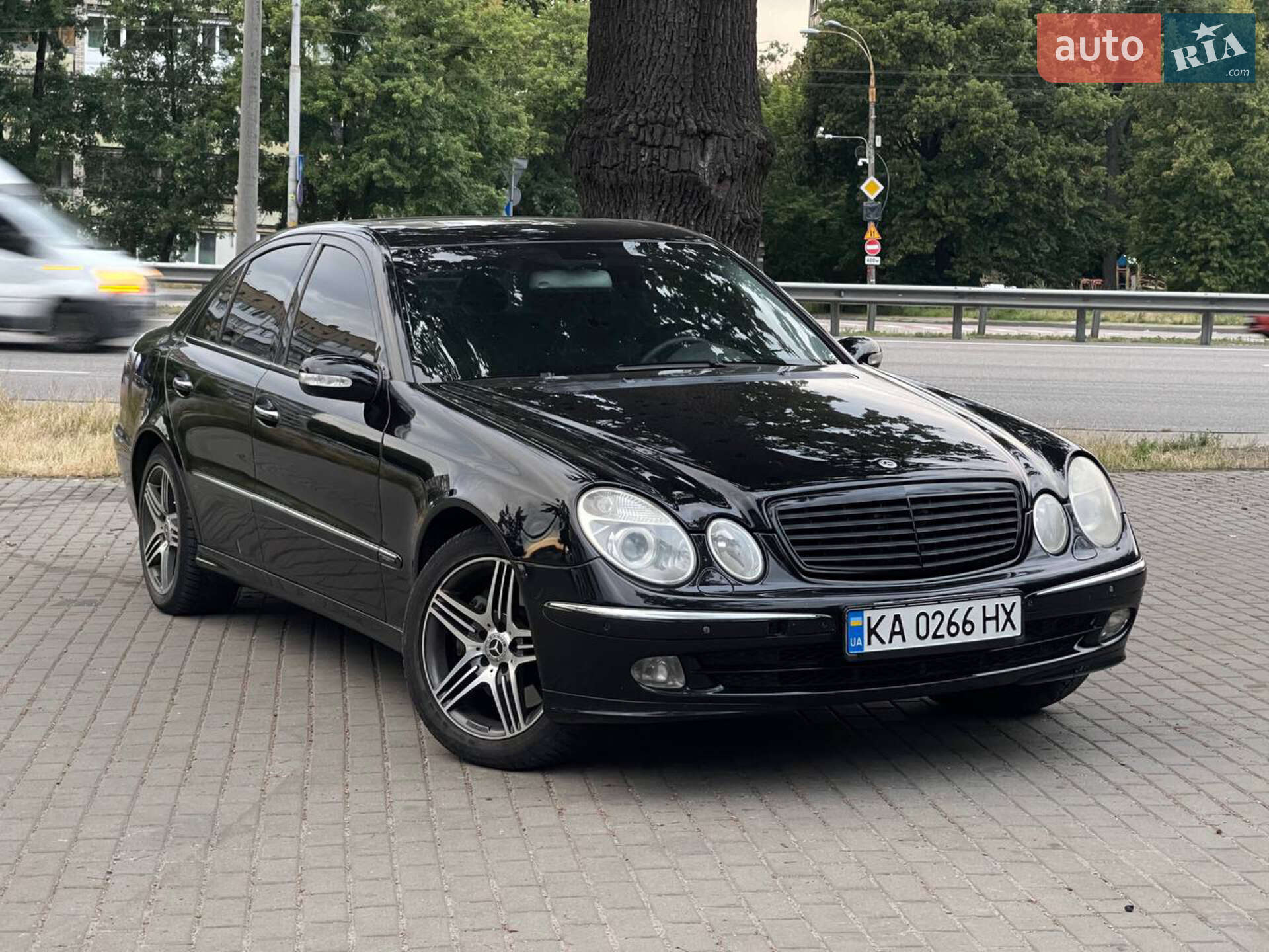 Головне фото звіту автомобіля MERCEDES-BENZ E 500 2002