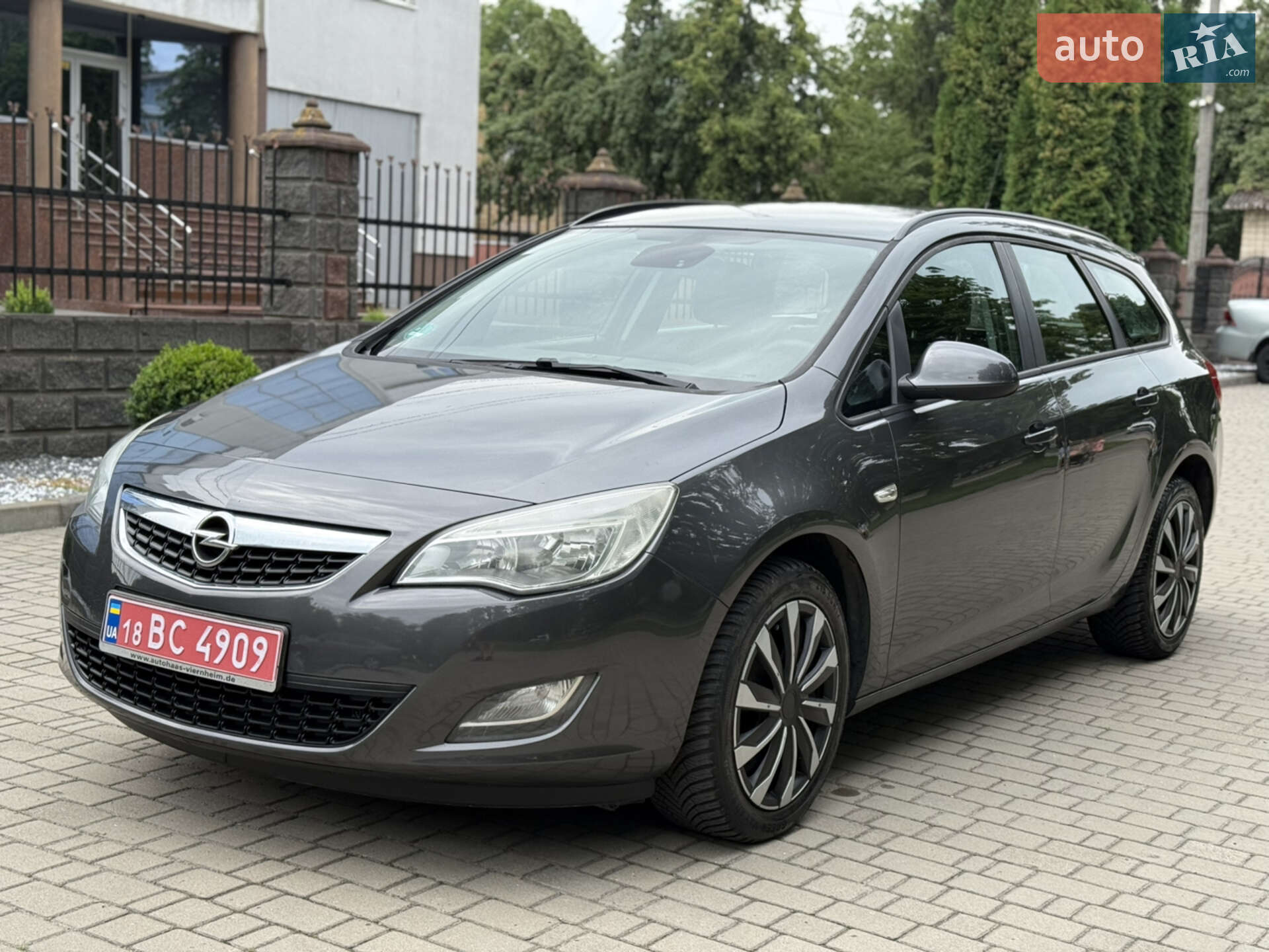 OPEL ASTRA SPORTS TOURER 2011