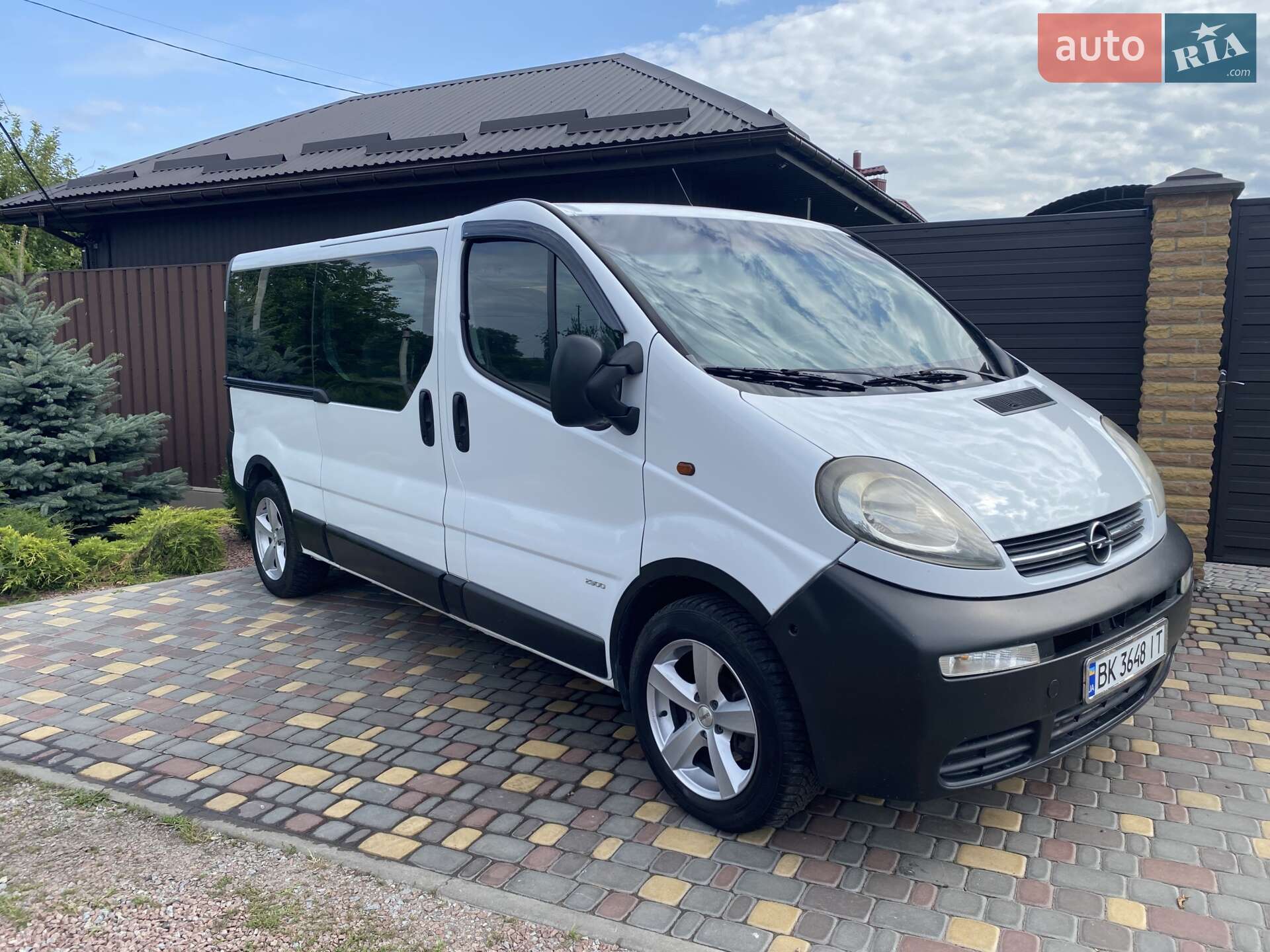 OPEL VIVARO 2003