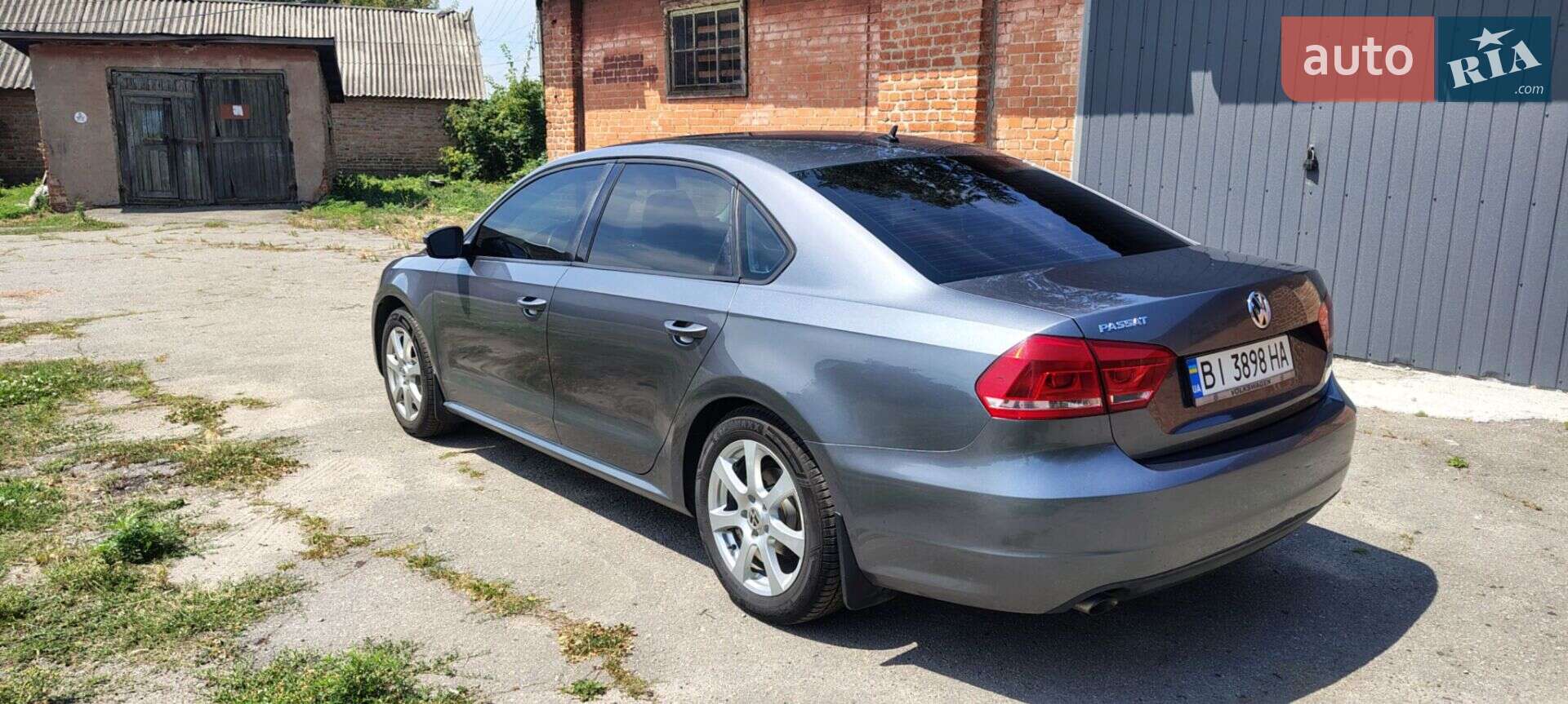 VOLKSWAGEN PASSAT 2012