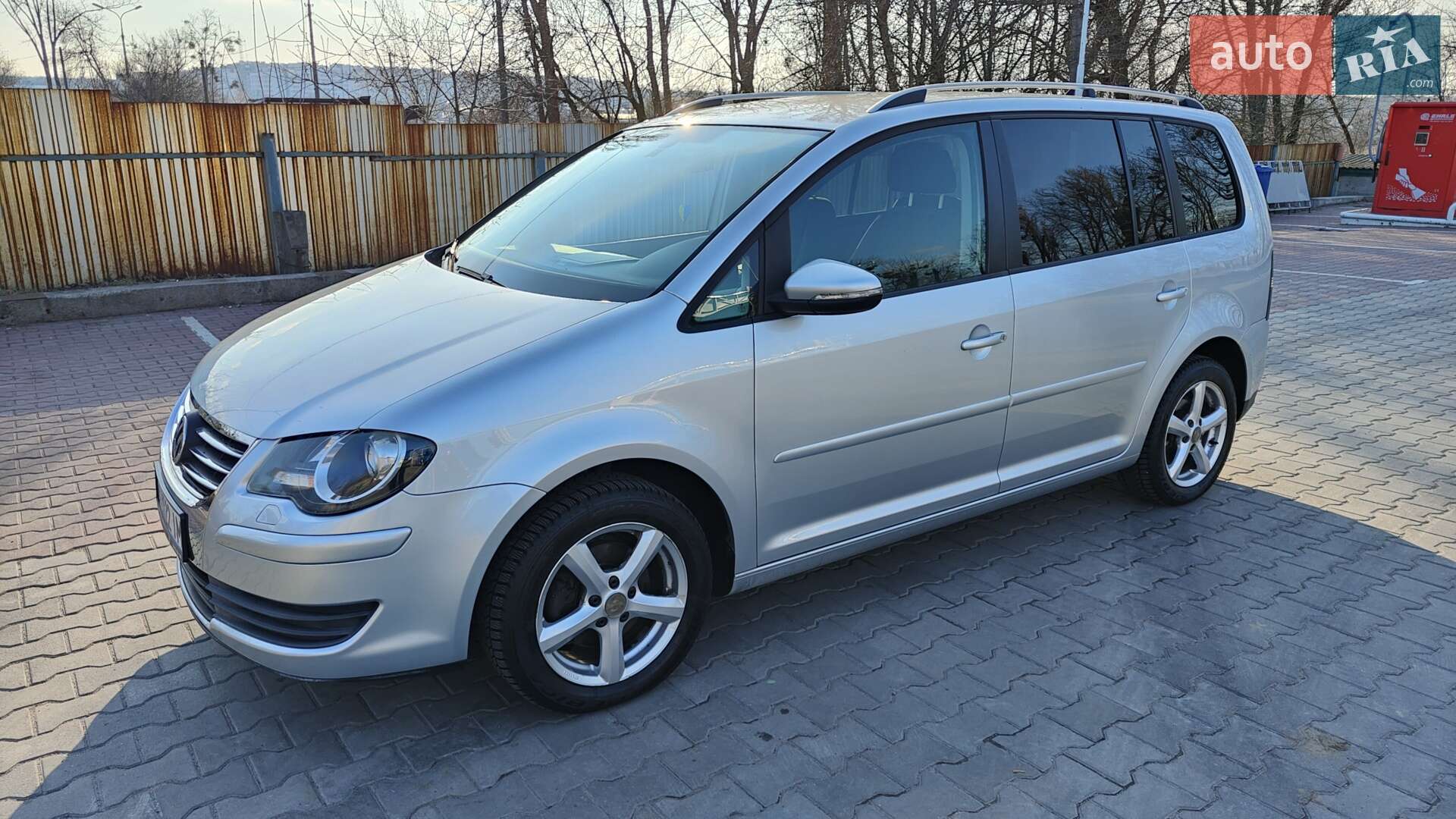 VOLKSWAGEN TOURAN 2010