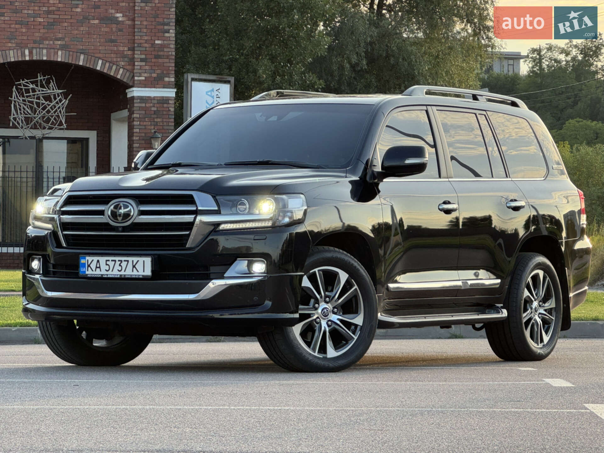 Головне фото звіту автомобіля TOYOTA LAND CRUISER 200 2020