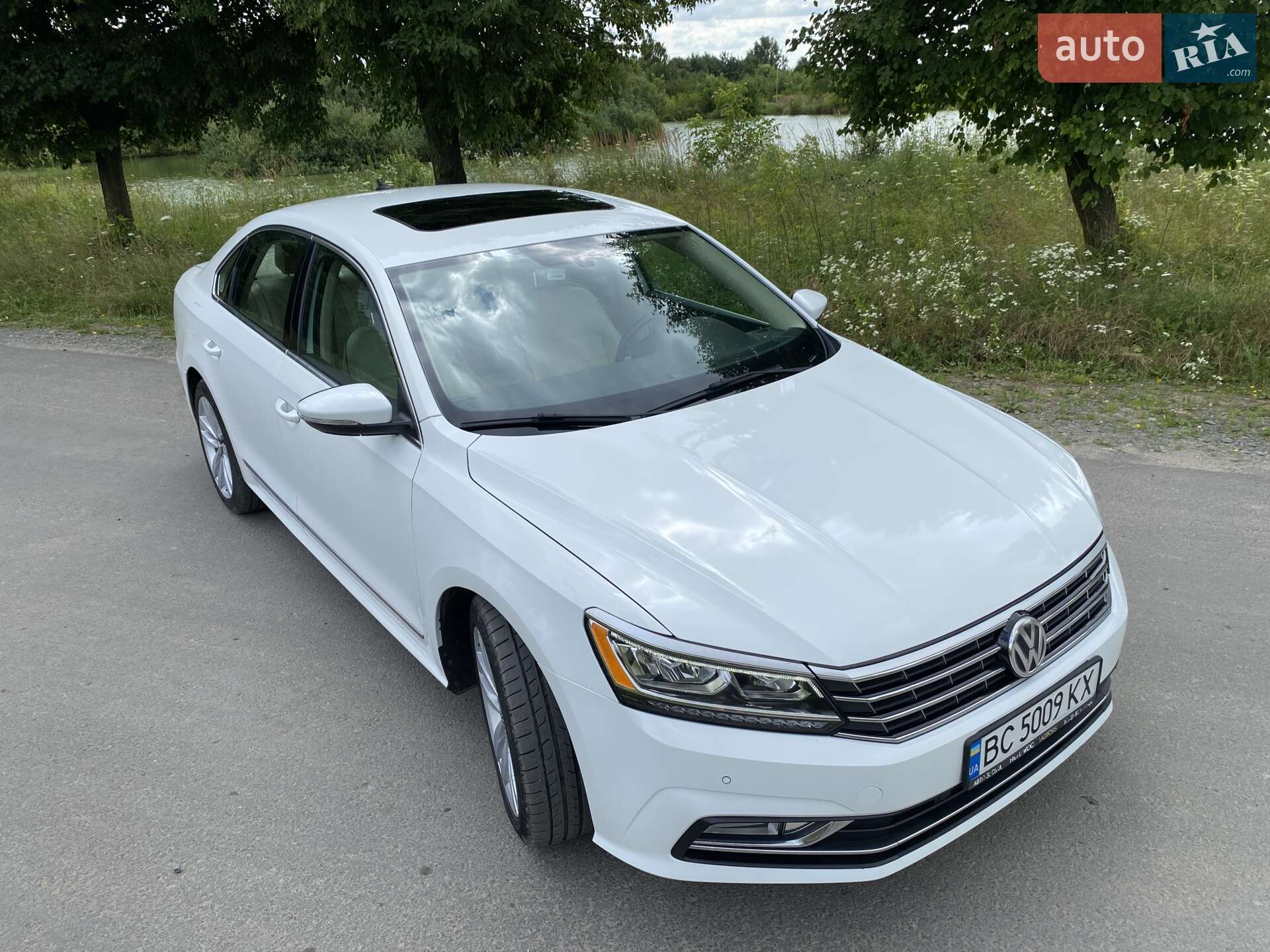 VOLKSWAGEN PASSAT 2016
