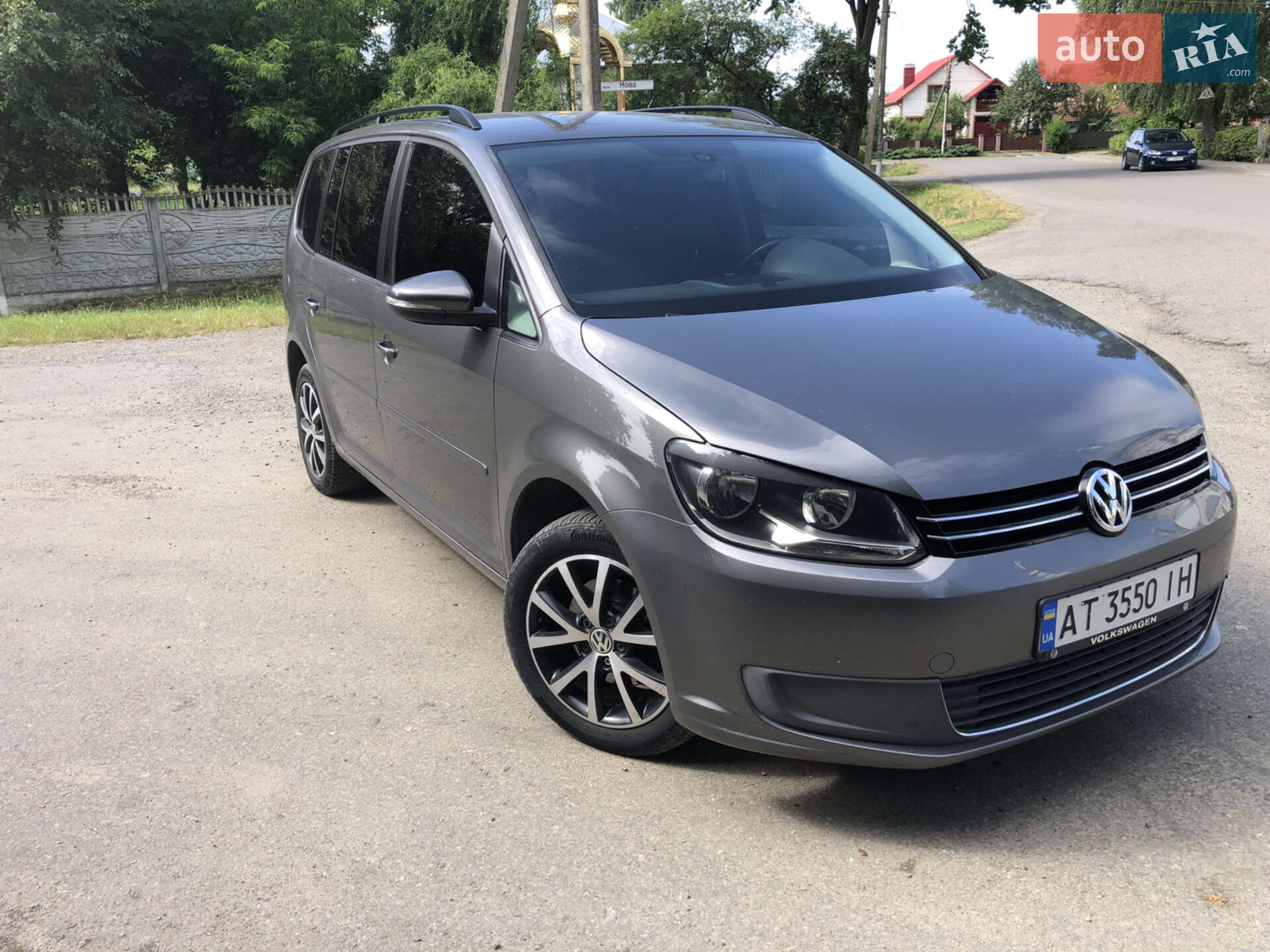 VOLKSWAGEN TOURAN 2011