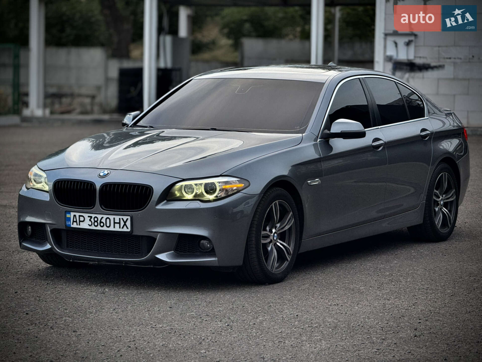 Головне фото звіту автомобіля BMW 528 2015