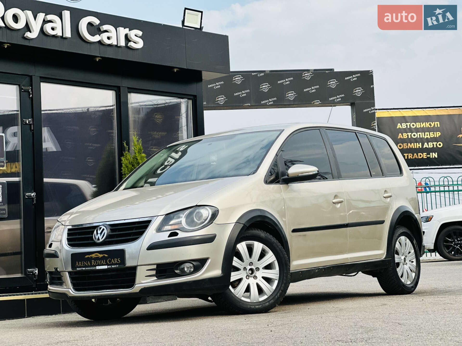 VOLKSWAGEN TOURAN 2010