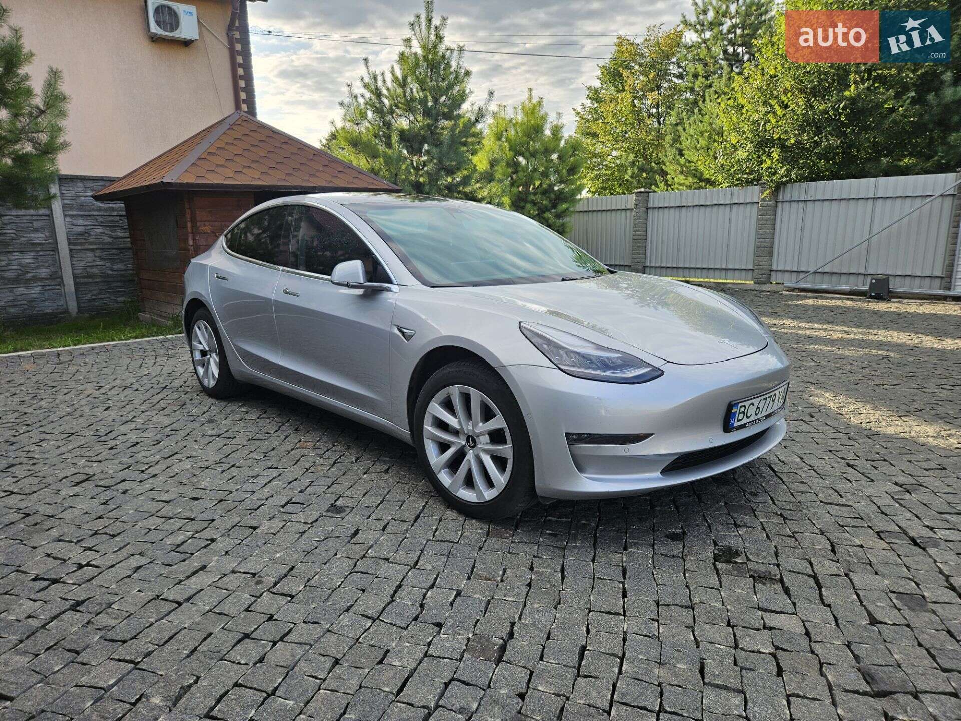 Головне фото звіту автомобіля TESLA MODEL 3 2018
