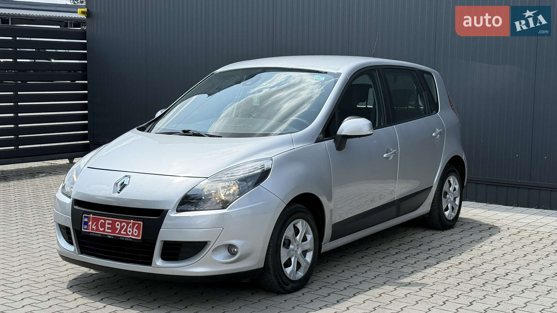 Головне фото звіту автомобіля RENAULT SCENIC 2010
