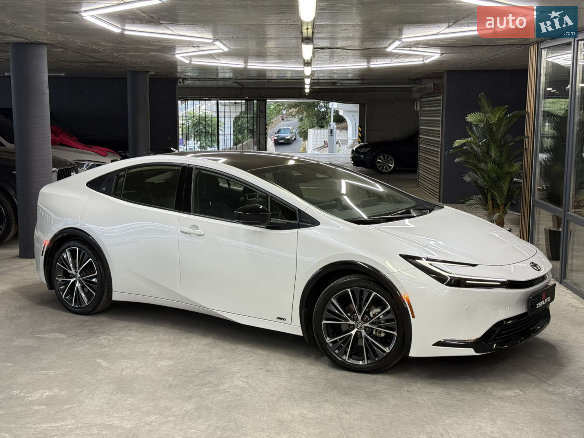 Головне фото звіту автомобіля TOYOTA PRIUS 2023