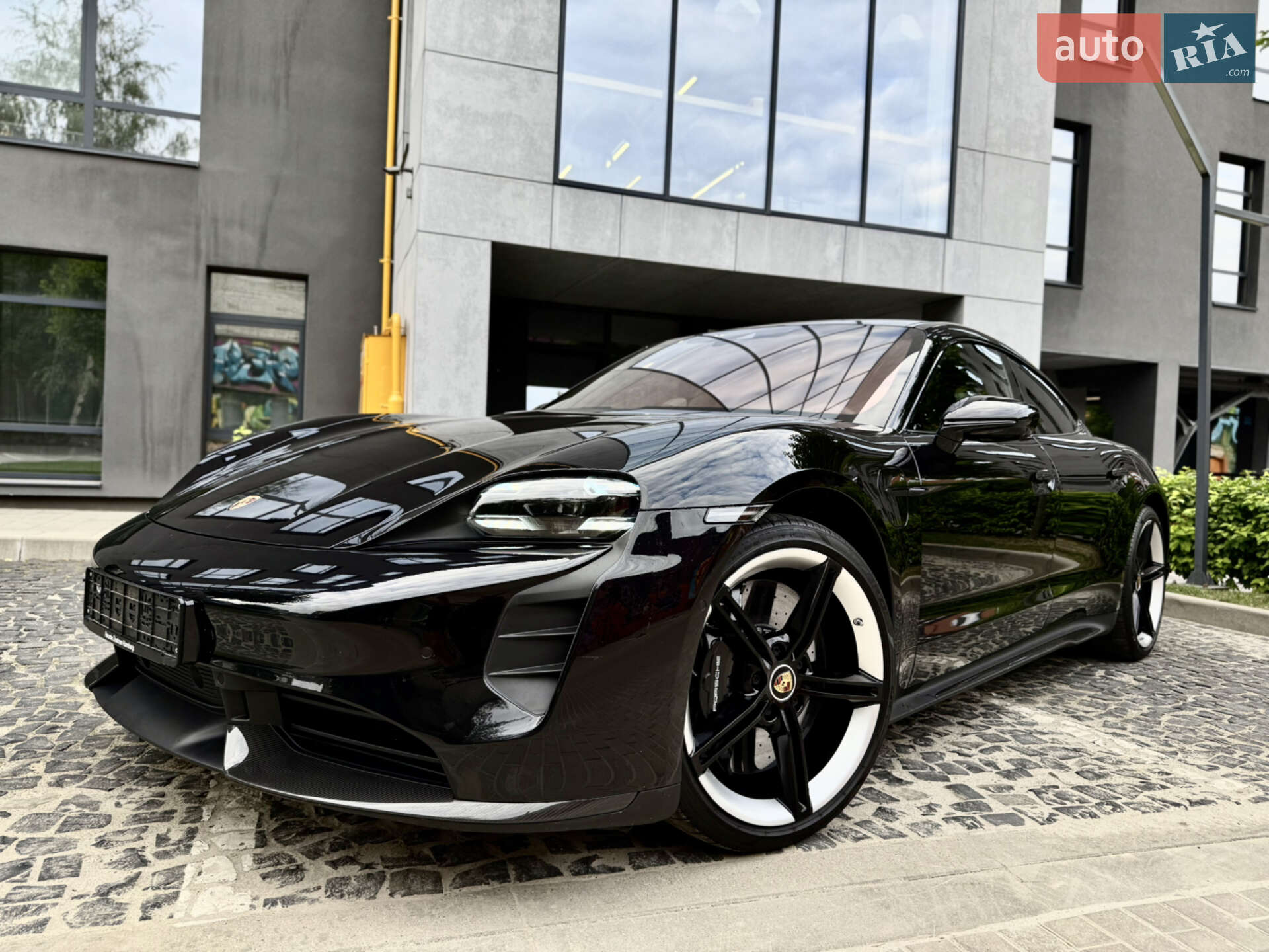 PORSCHE TAYCAN TURBO S 2020