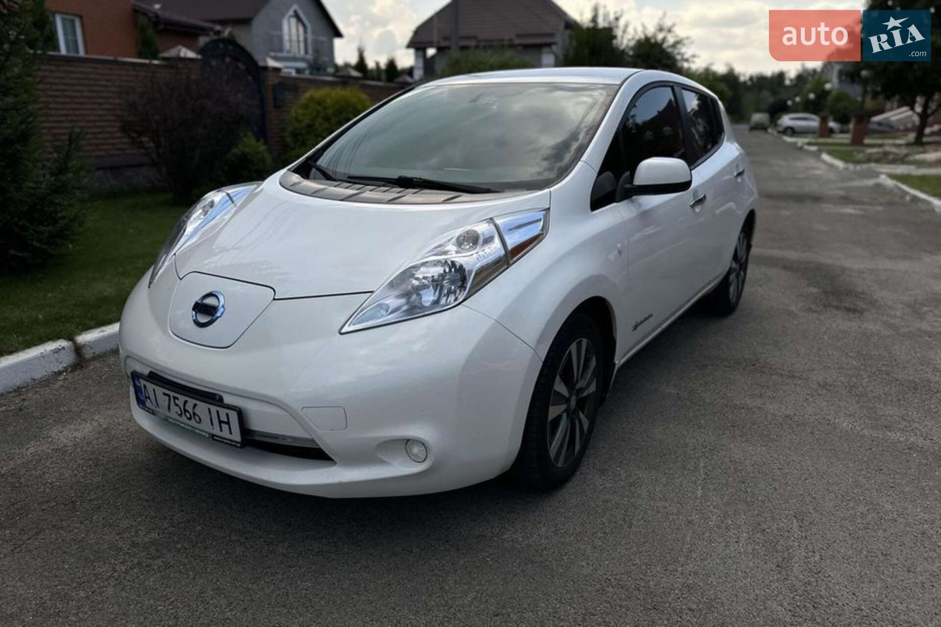 Головне фото звіту автомобіля NISSAN LEAF 2016