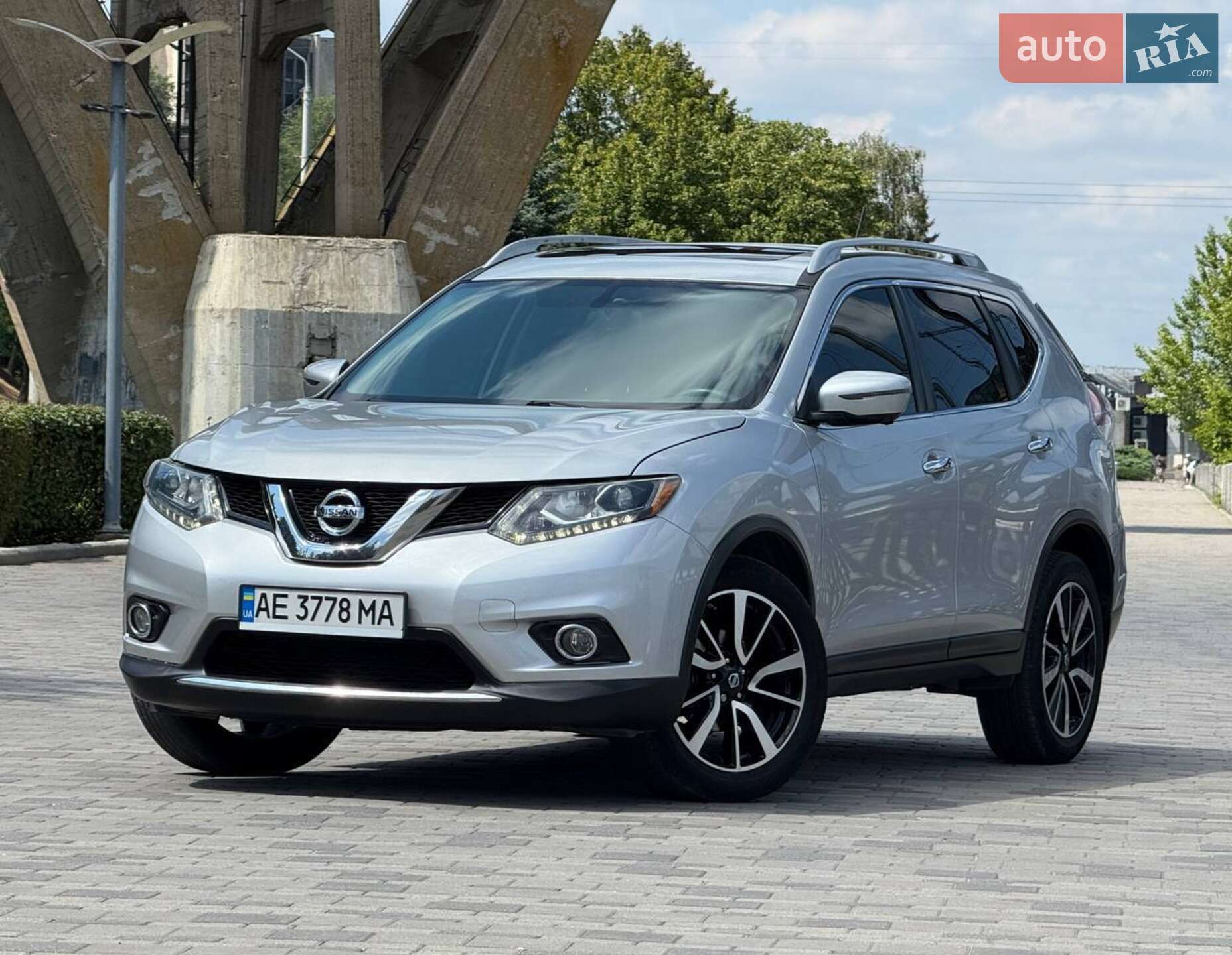 Головне фото звіту автомобіля NISSAN ROGUE 2015