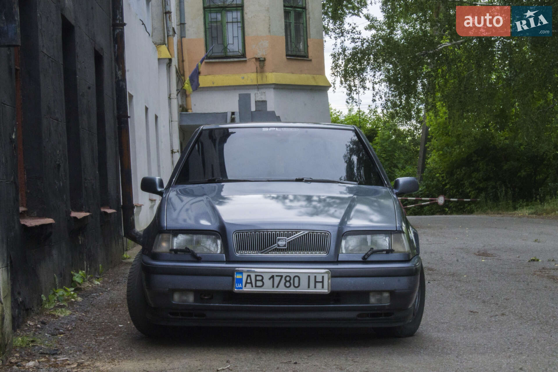 VOLVO 460 1995