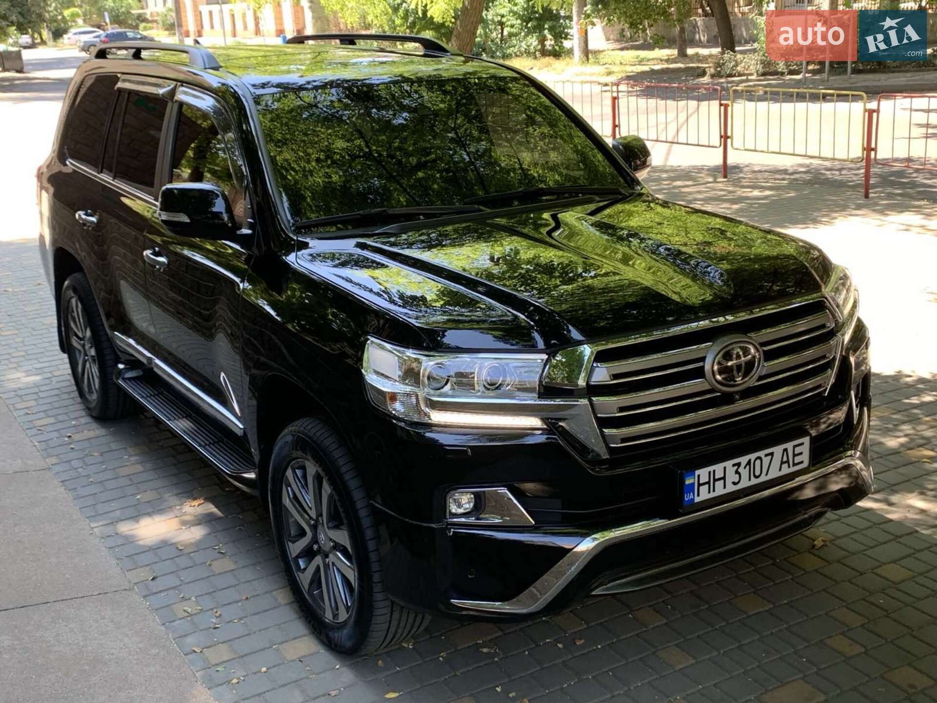 Головне фото звіту автомобіля TOYOTA LAND CRUISER 200 2017