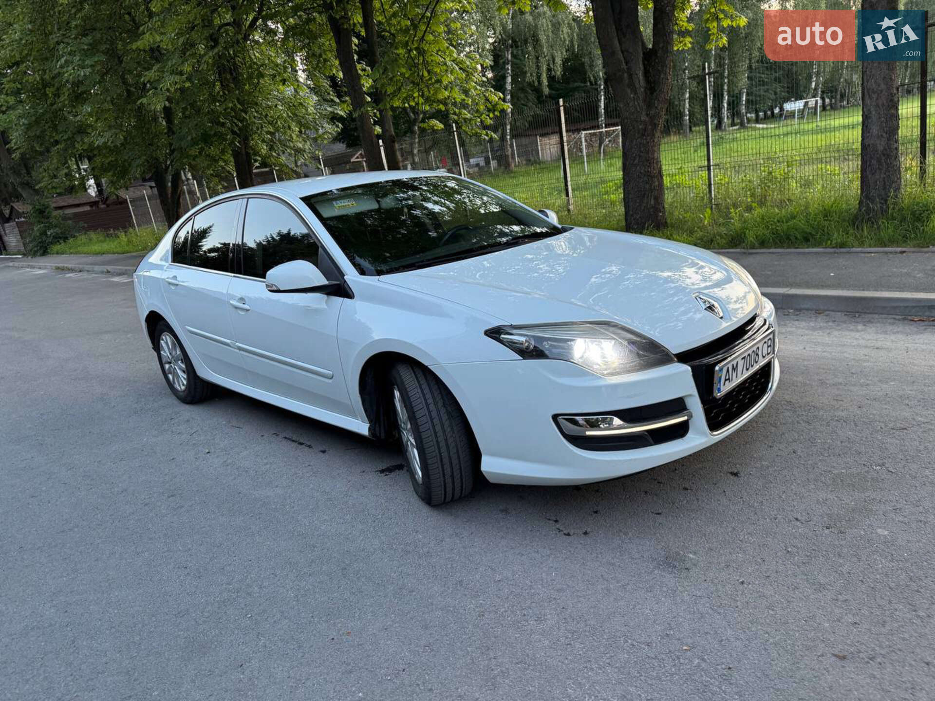 Головне фото звіту автомобіля RENAULT LAGUNA 2015