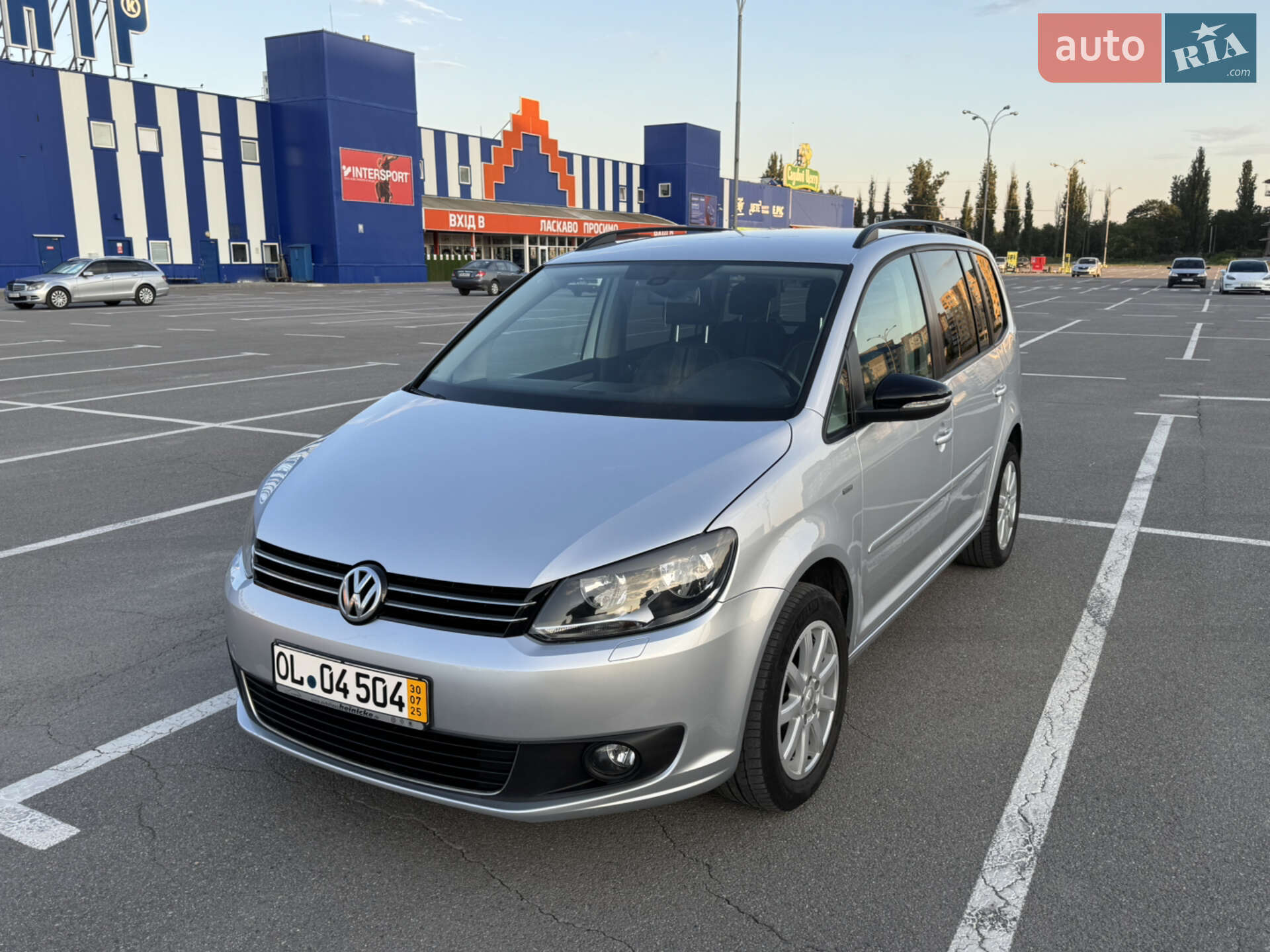 VOLKSWAGEN TOURAN 2012