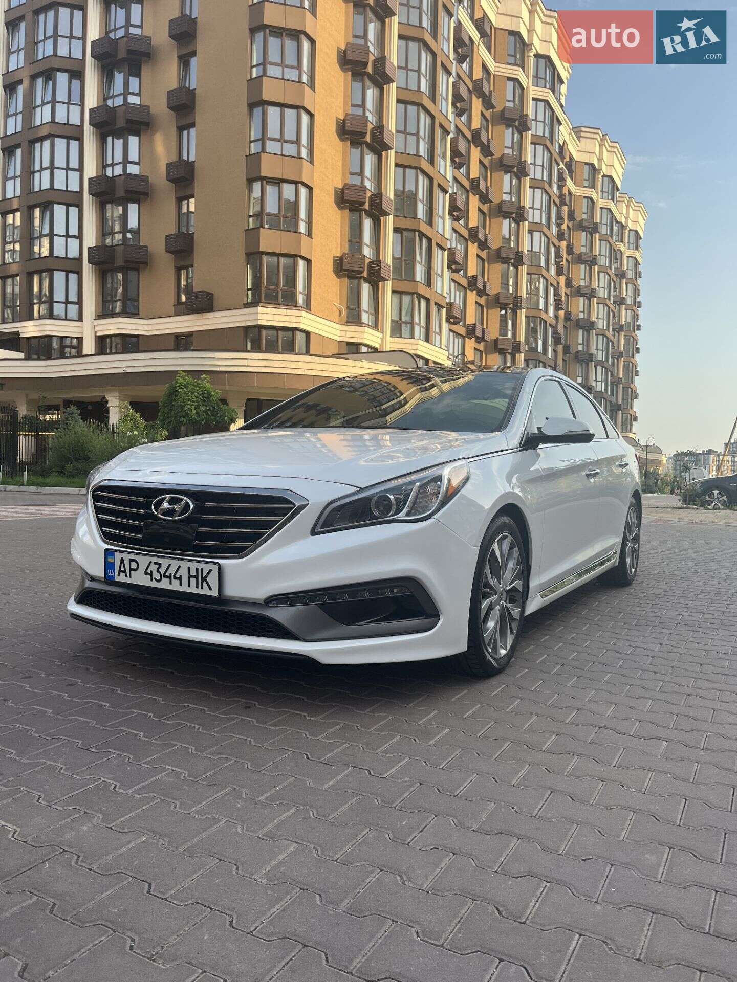 Головне фото звіту автомобіля HYUNDAI SONATA 2015