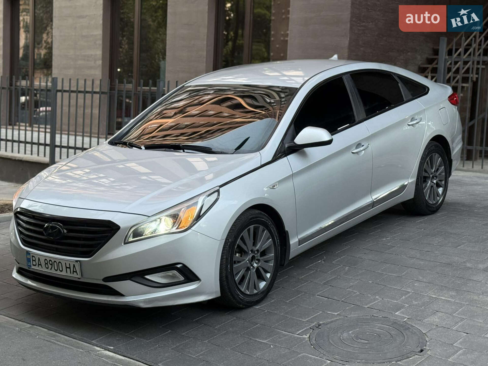 Головне фото звіту автомобіля HYUNDAI SONATA 2014