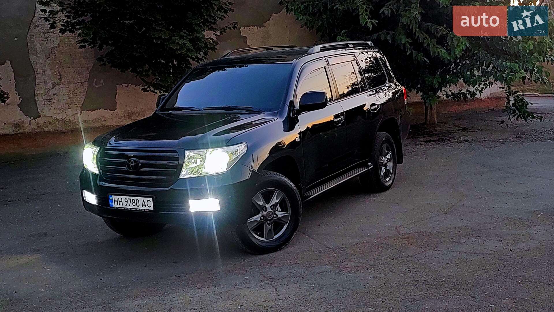TOYOTA LAND CRUISER