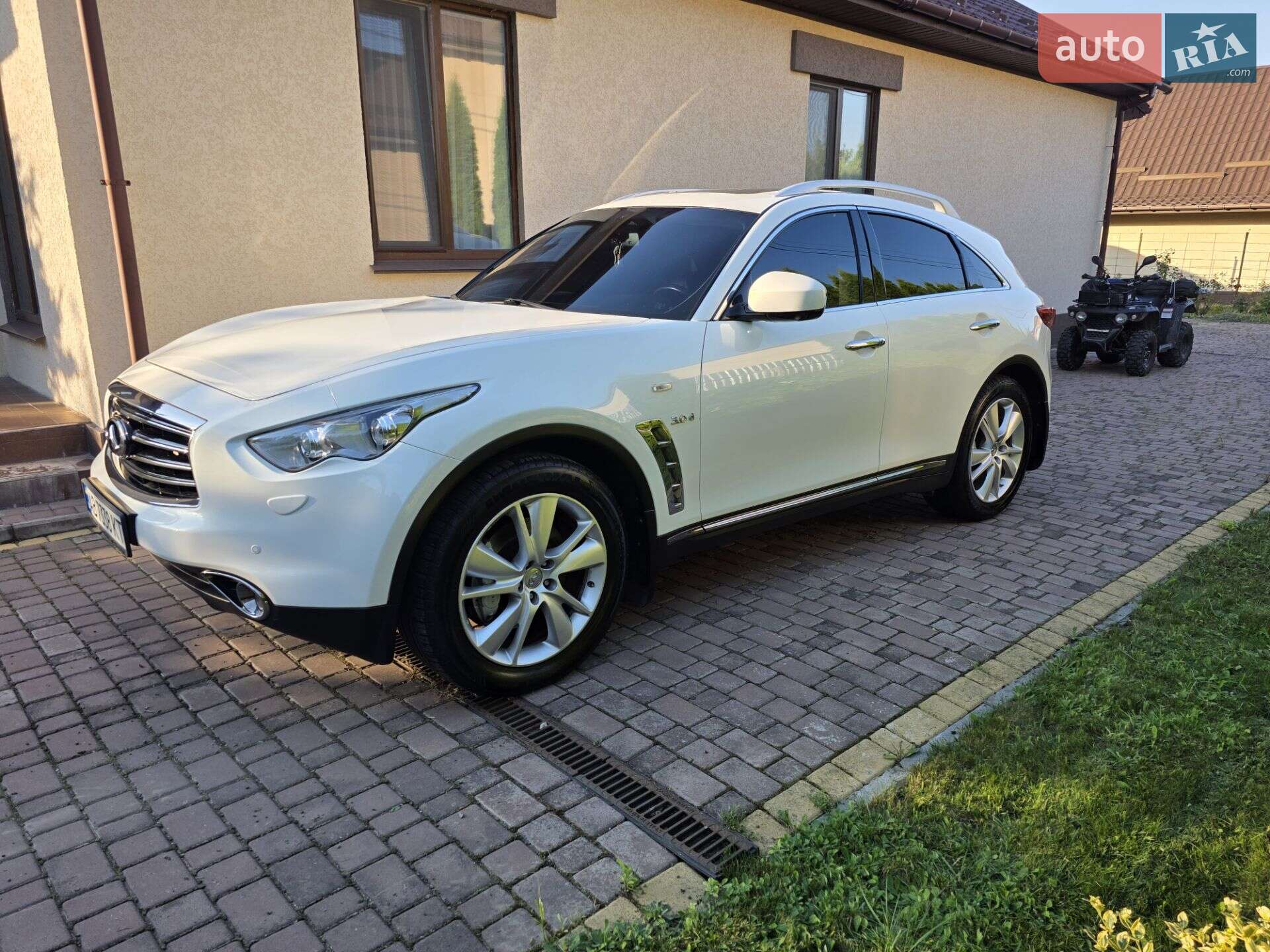 INFINITI QX70 2014