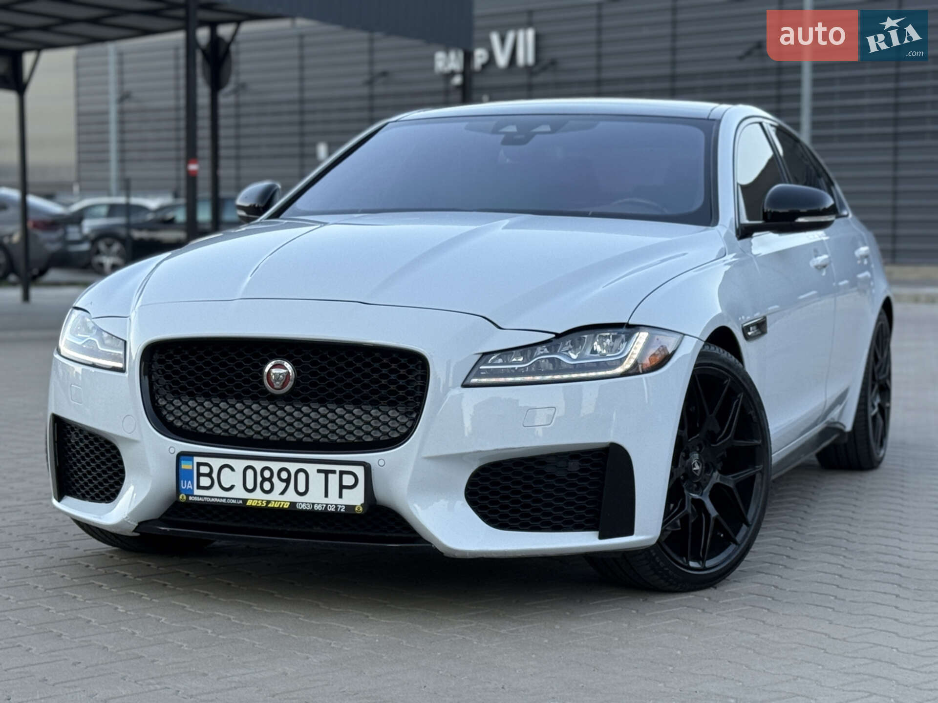 Головне фото звіту автомобіля JAGUAR XF 2016