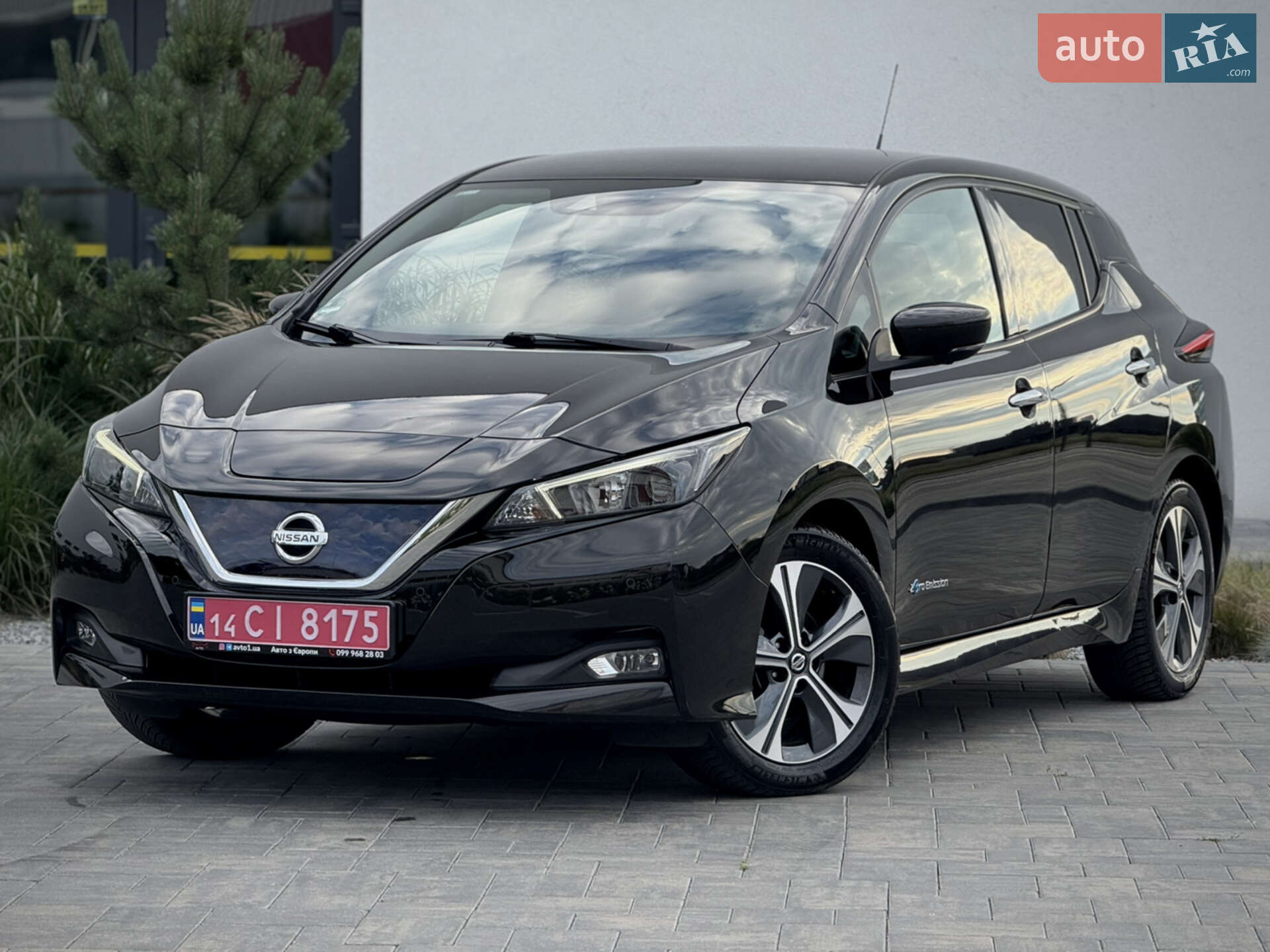 Головне фото звіту автомобіля NISSAN LEAF 2018