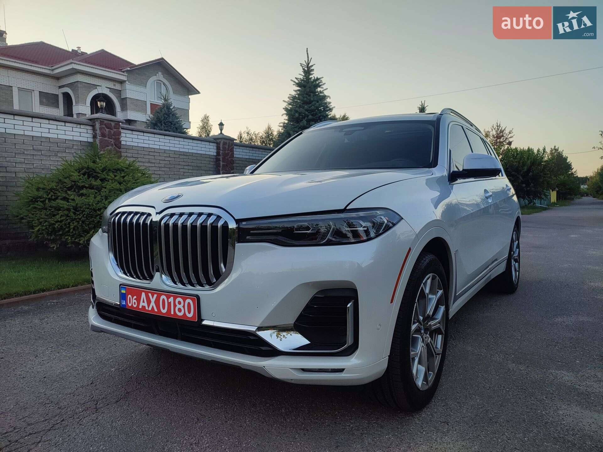 Головне фото звіту автомобіля BMW X7 2019