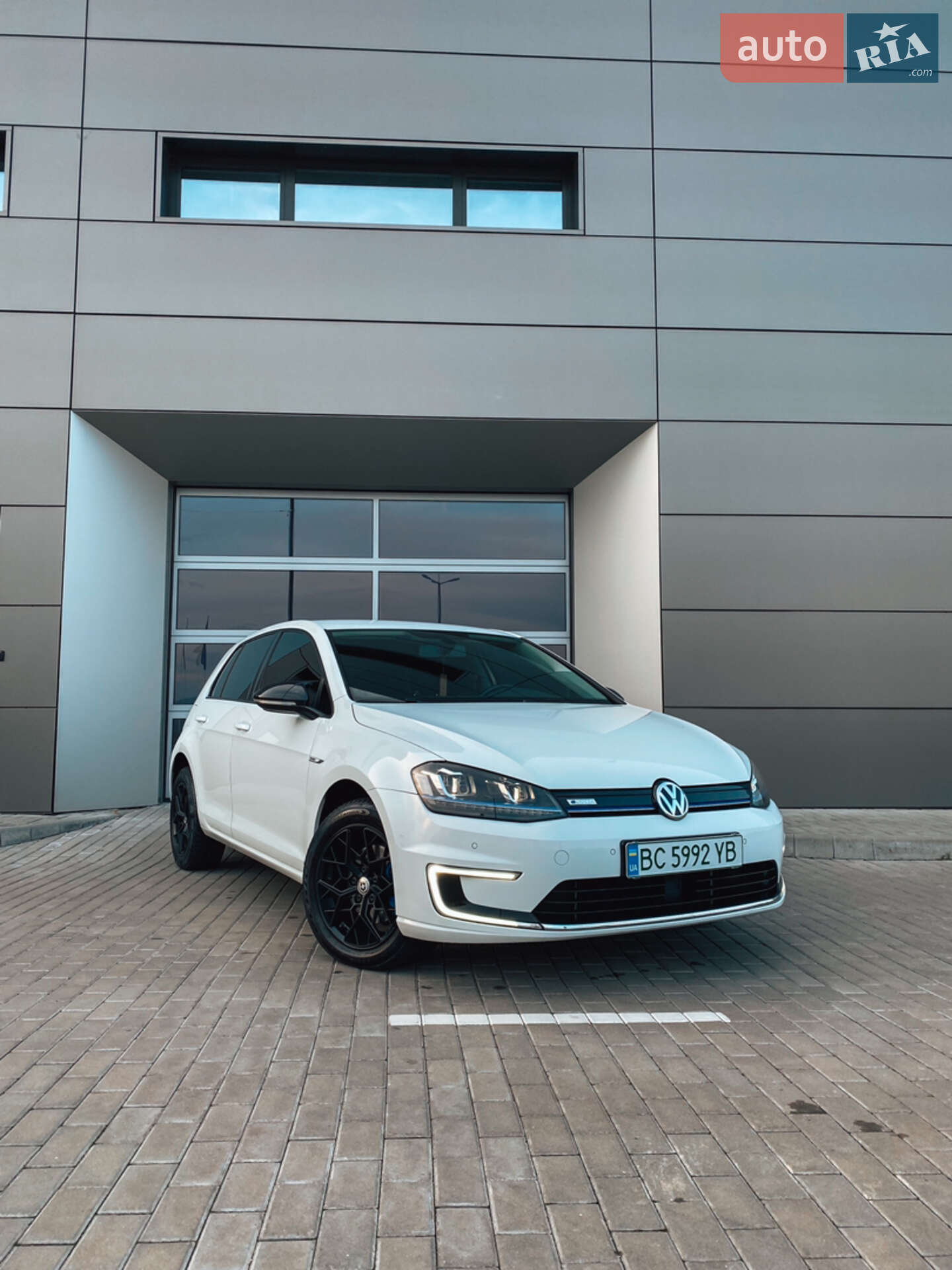 VOLKSWAGEN E-GOLF 2015