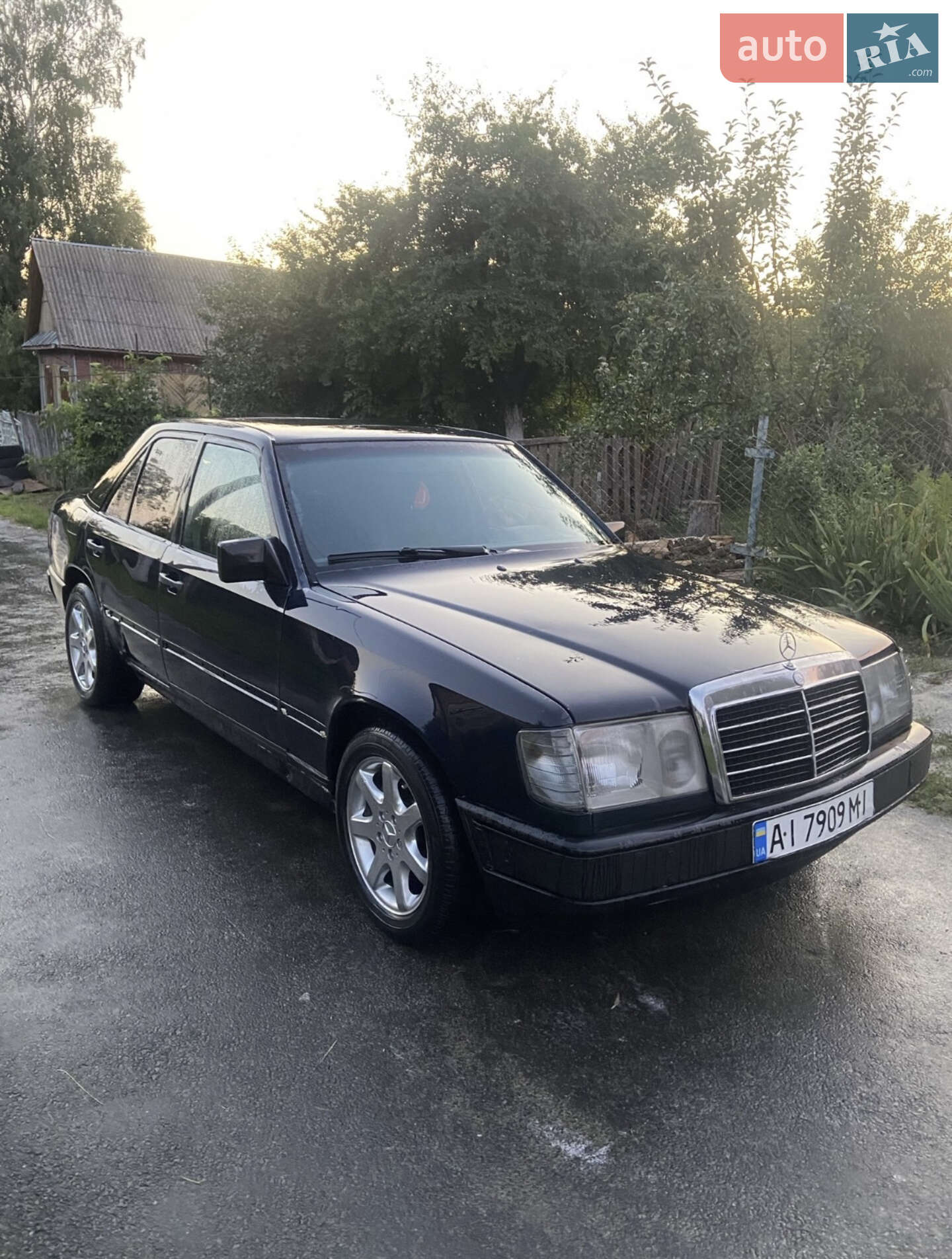 MERCEDES-BENZ 260 1987