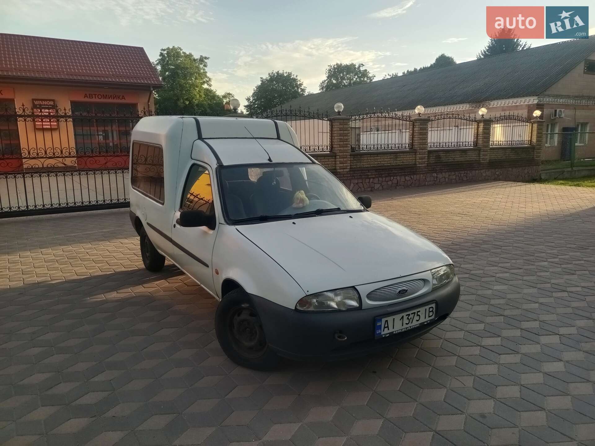 FORD COURIER 1998