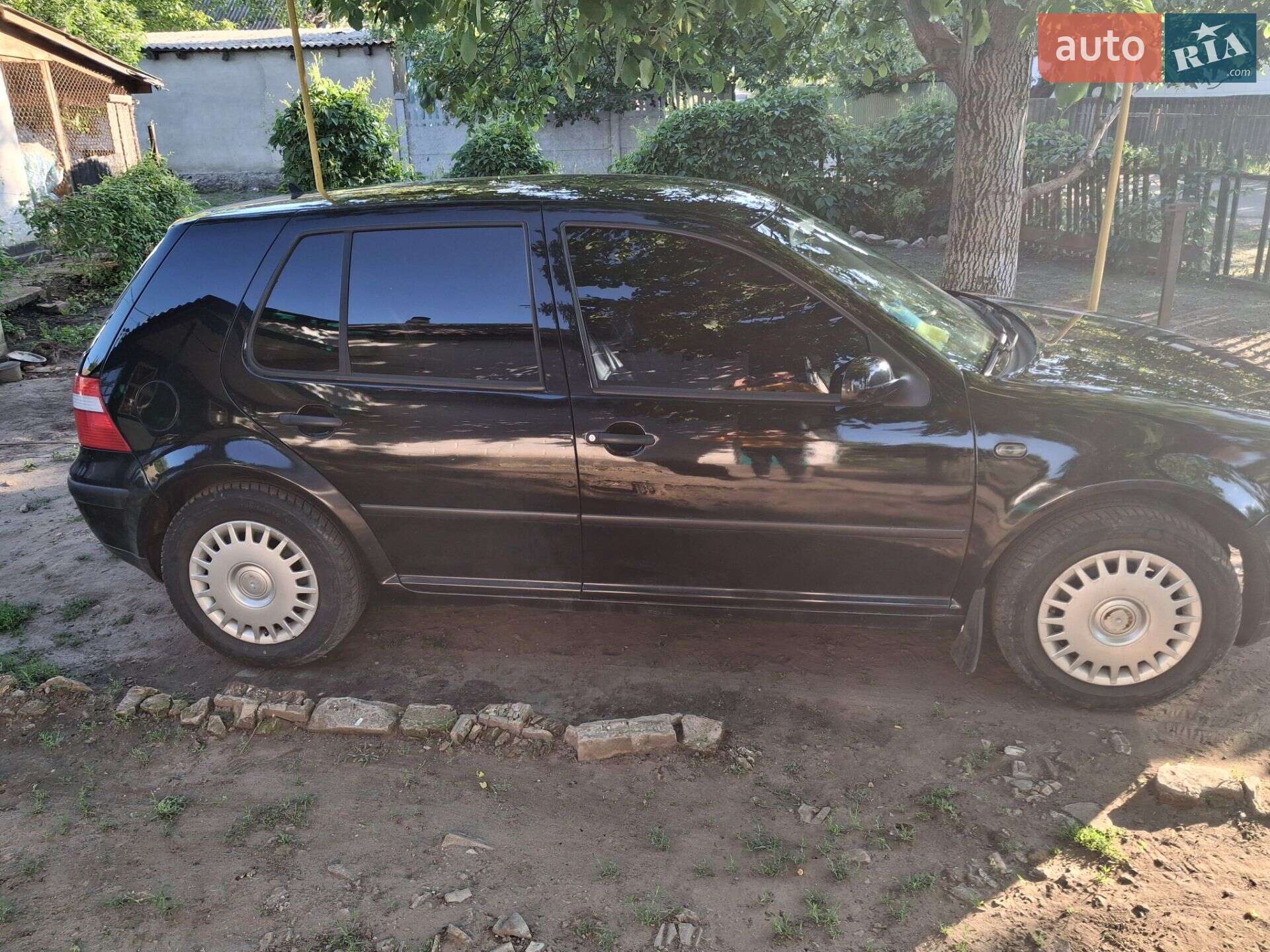 VOLKSWAGEN GOLF 2003