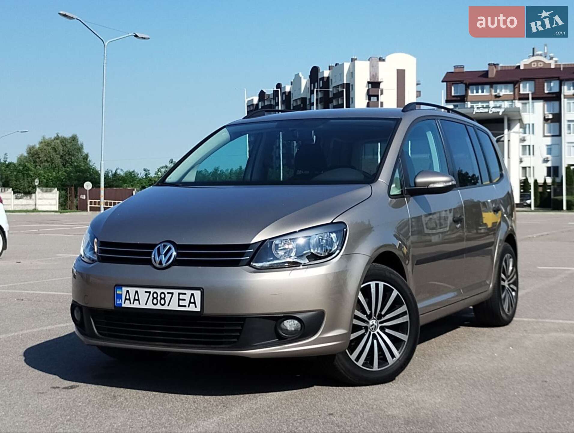 VOLKSWAGEN TOURAN 2012