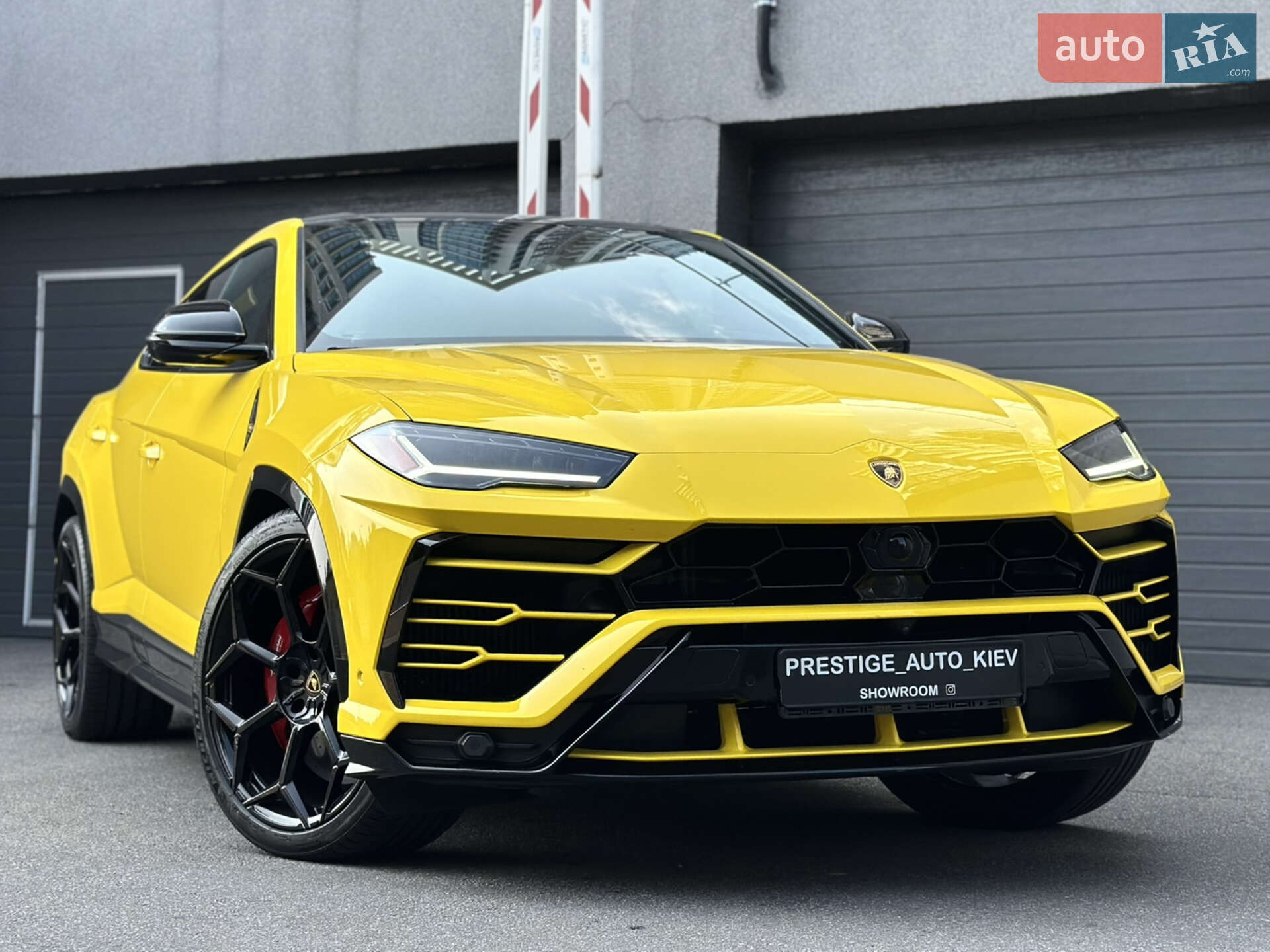 LAMBORGHINI URUS SUV 2019