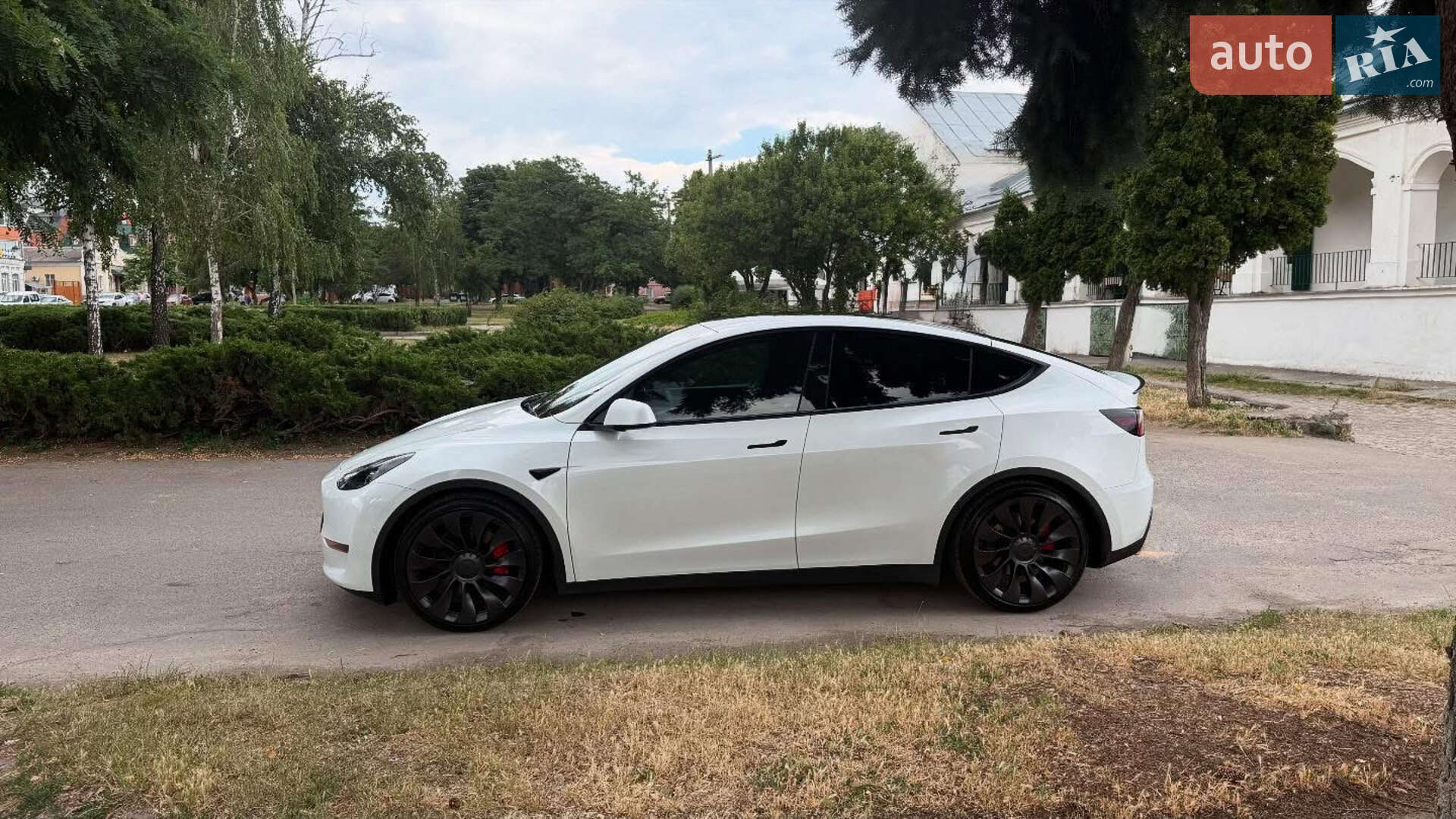Головне фото звіту автомобіля TESLA MODEL Y 2022