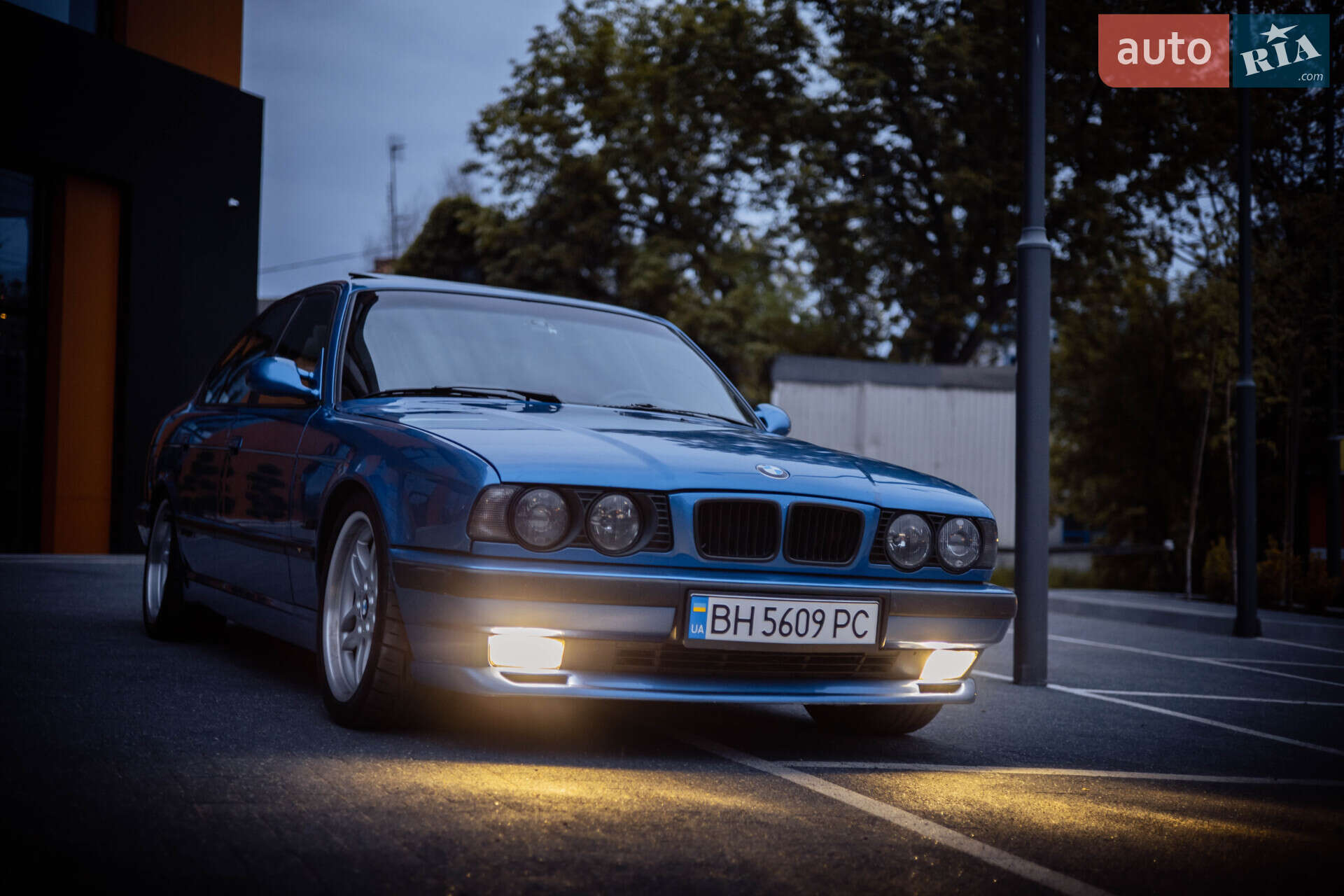Головне фото звіту автомобіля BMW 540 1989