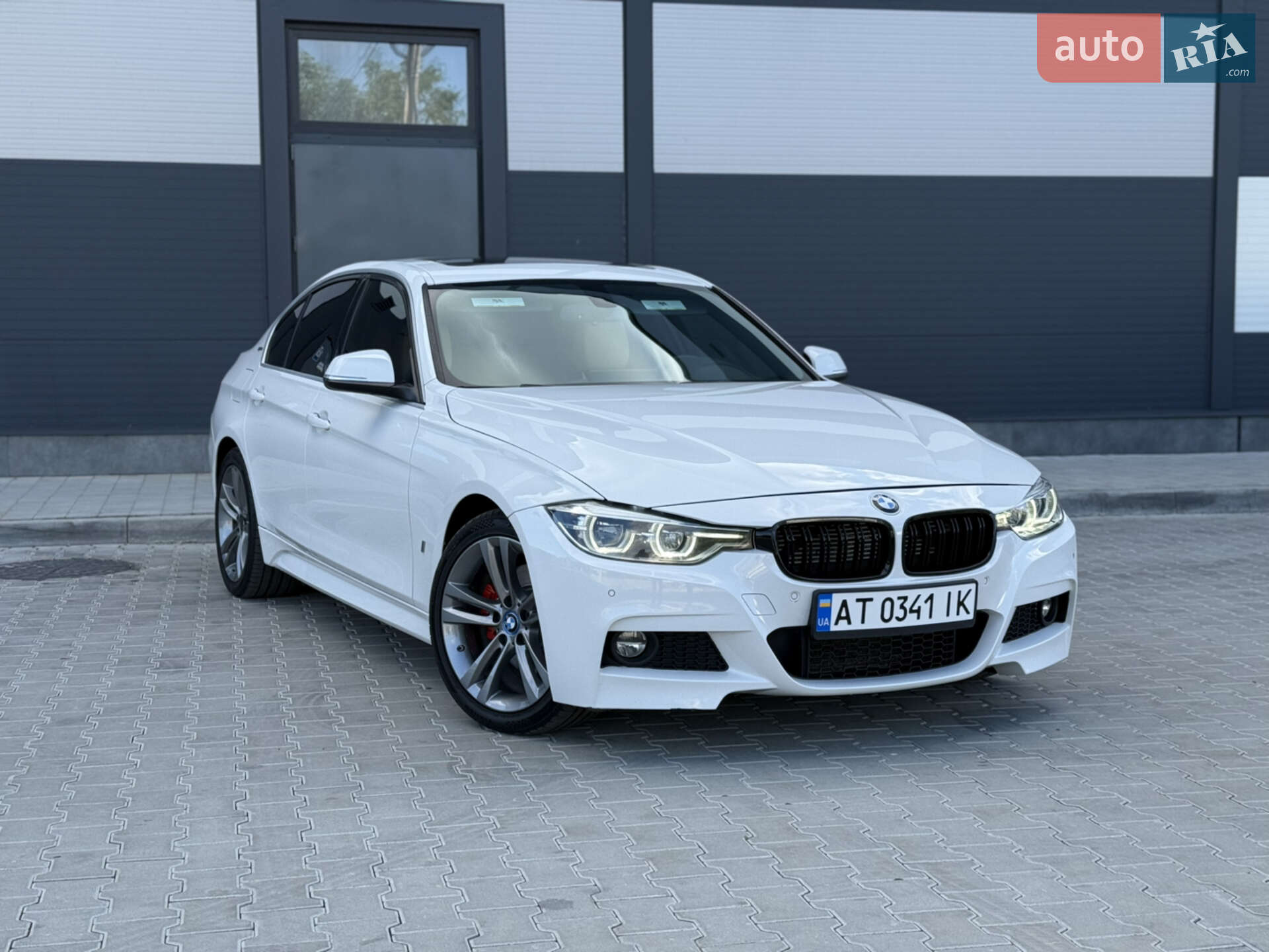 BMW 330Е 2016