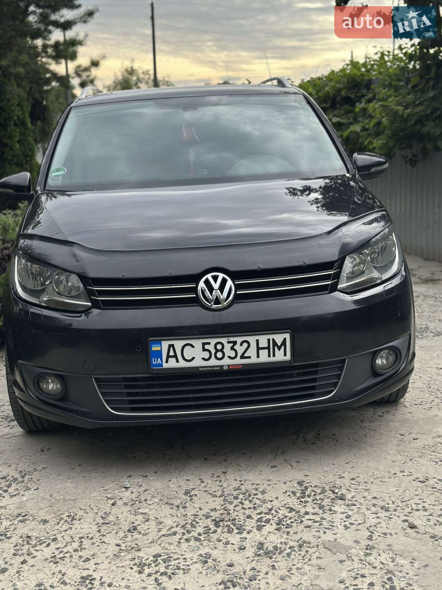 VOLKSWAGEN TOURAN 2011