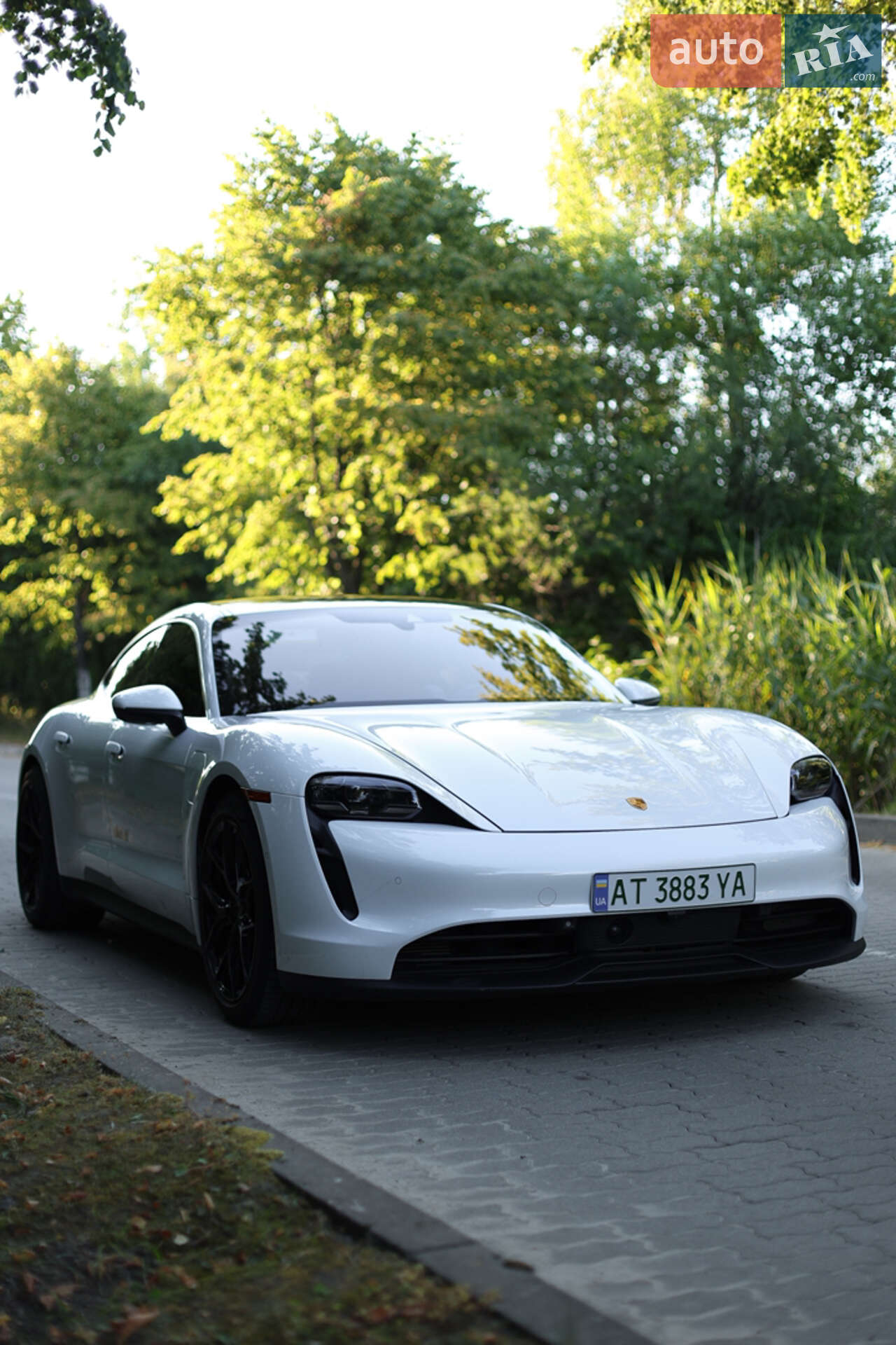 Головне фото звіту автомобіля PORSCHE TAYCAN 2021