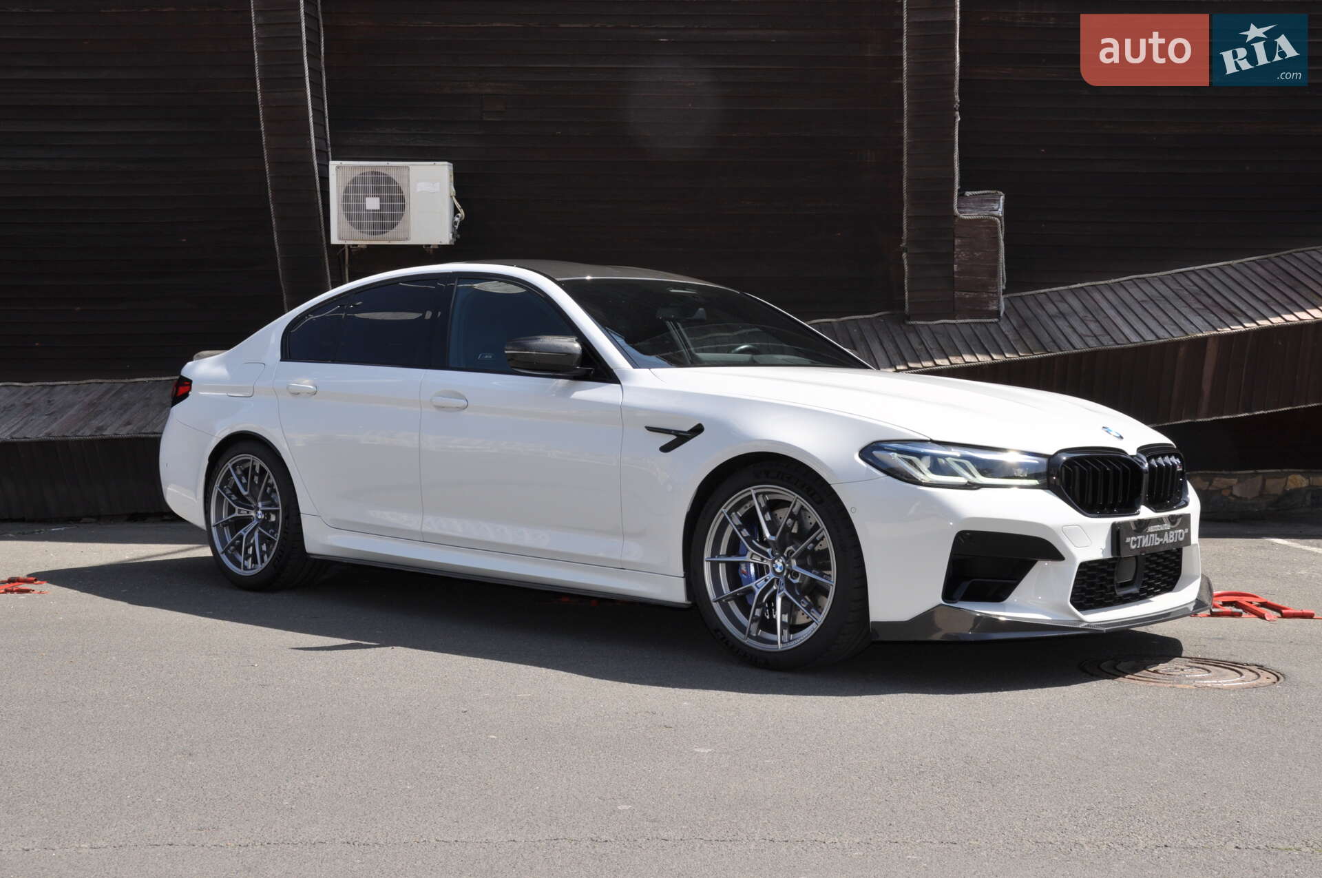 Головне фото звіту автомобіля BMW M5 2022